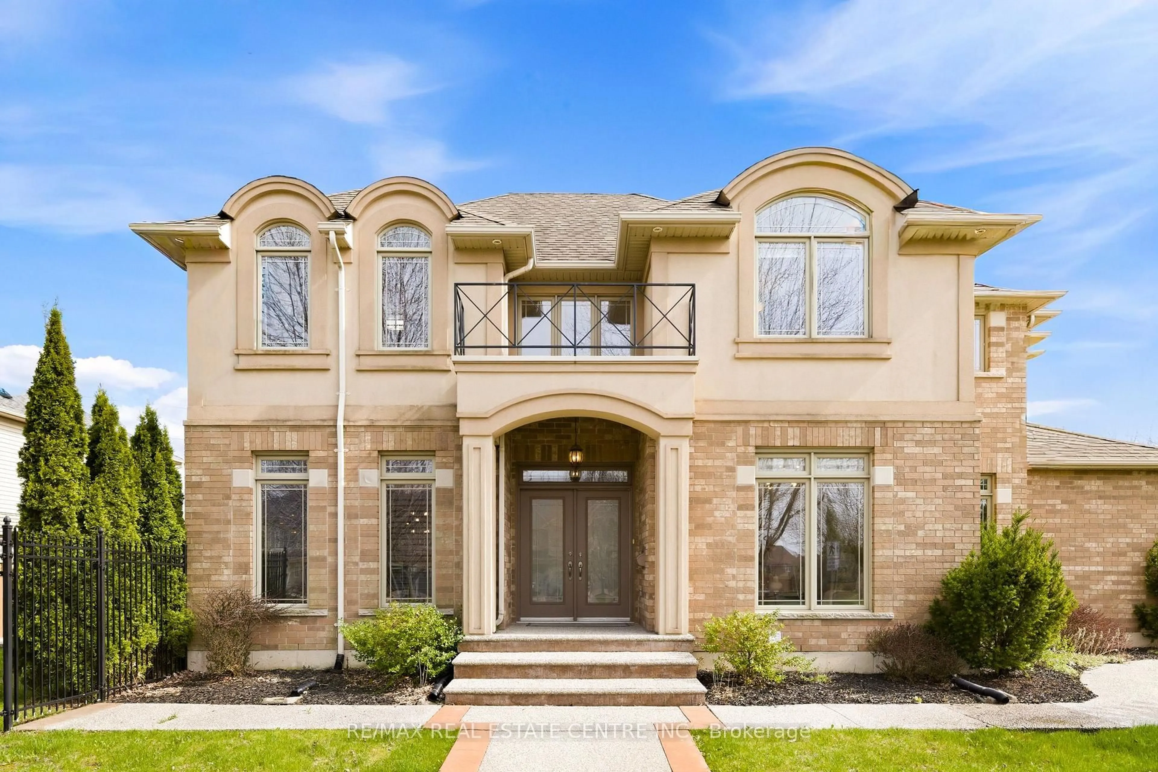 Home with brick exterior material, street for 189 Cloverleaf Dr, Hamilton Ontario L9K 1T4