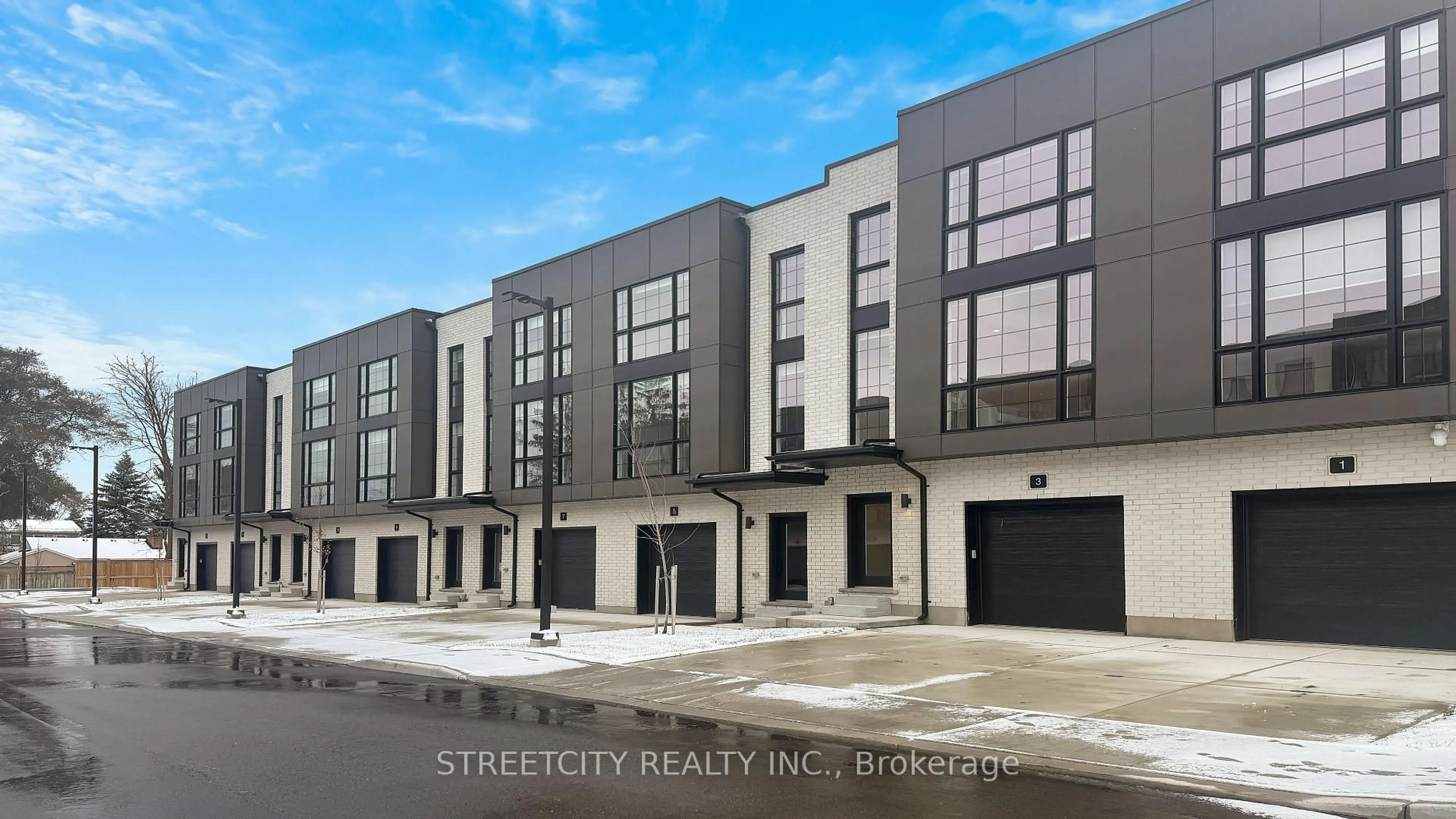 Unknown for 2500 MAIN St #15, London South Ontario N6P 1T5