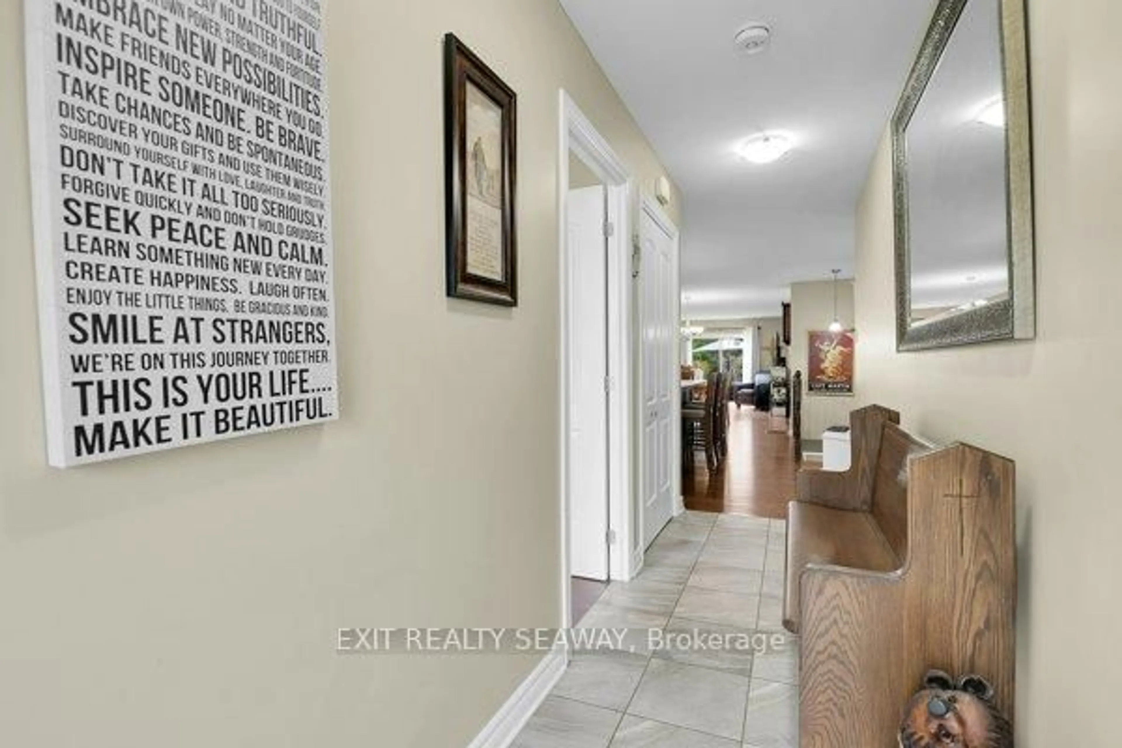 Indoor entryway for 3108 Mauricy Cres, Cornwall Ontario K6K 0B7