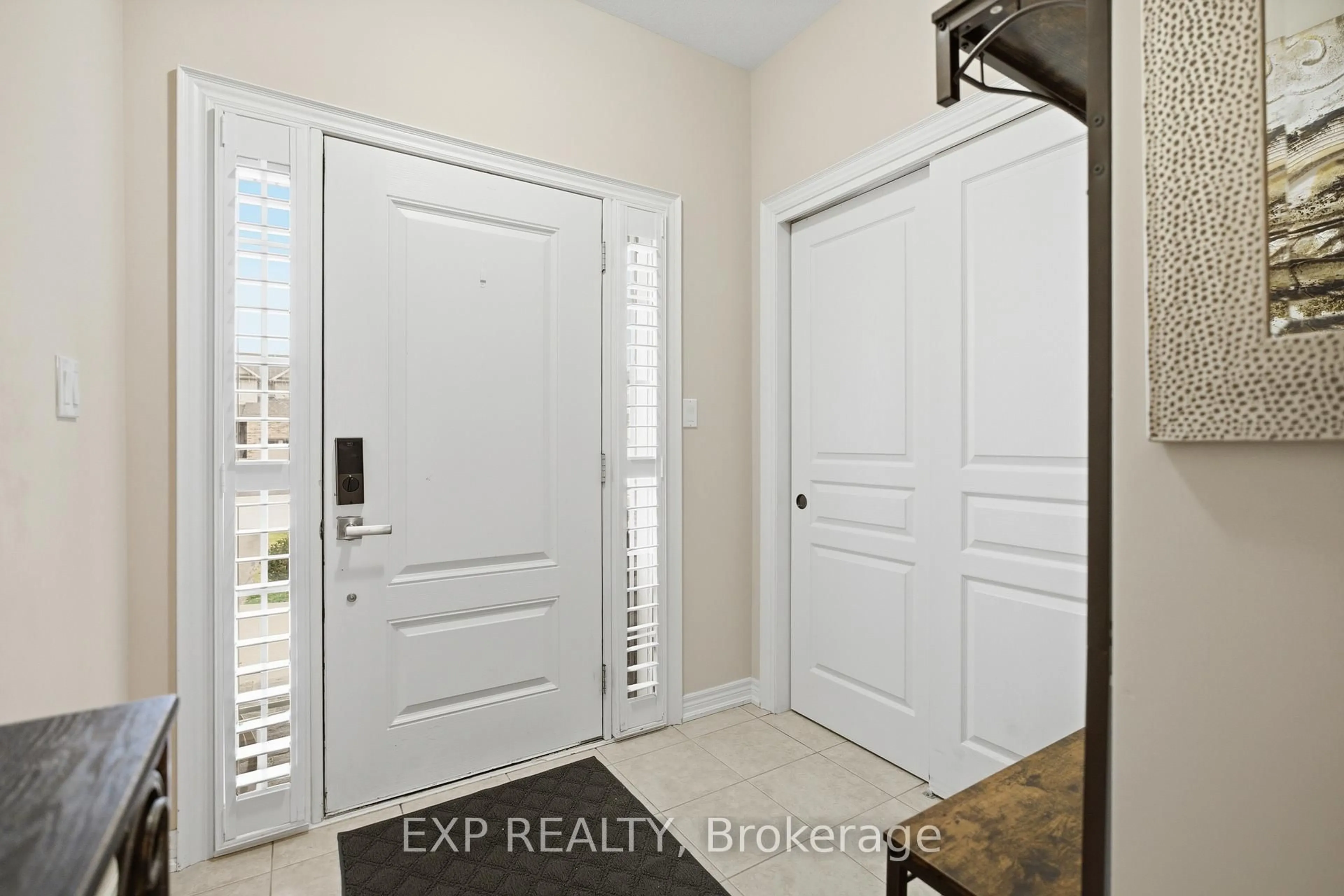 Indoor entryway for 5783 Jake Cres, Niagara Falls Ontario L2H 0G3