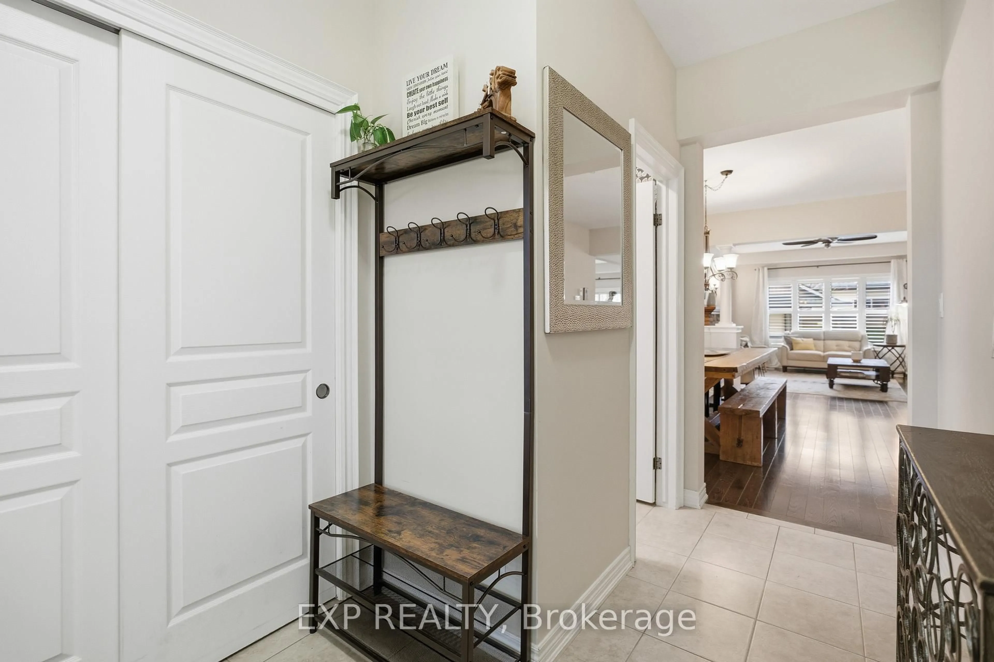 Indoor entryway for 5783 Jake Cres, Niagara Falls Ontario L2H 0G3