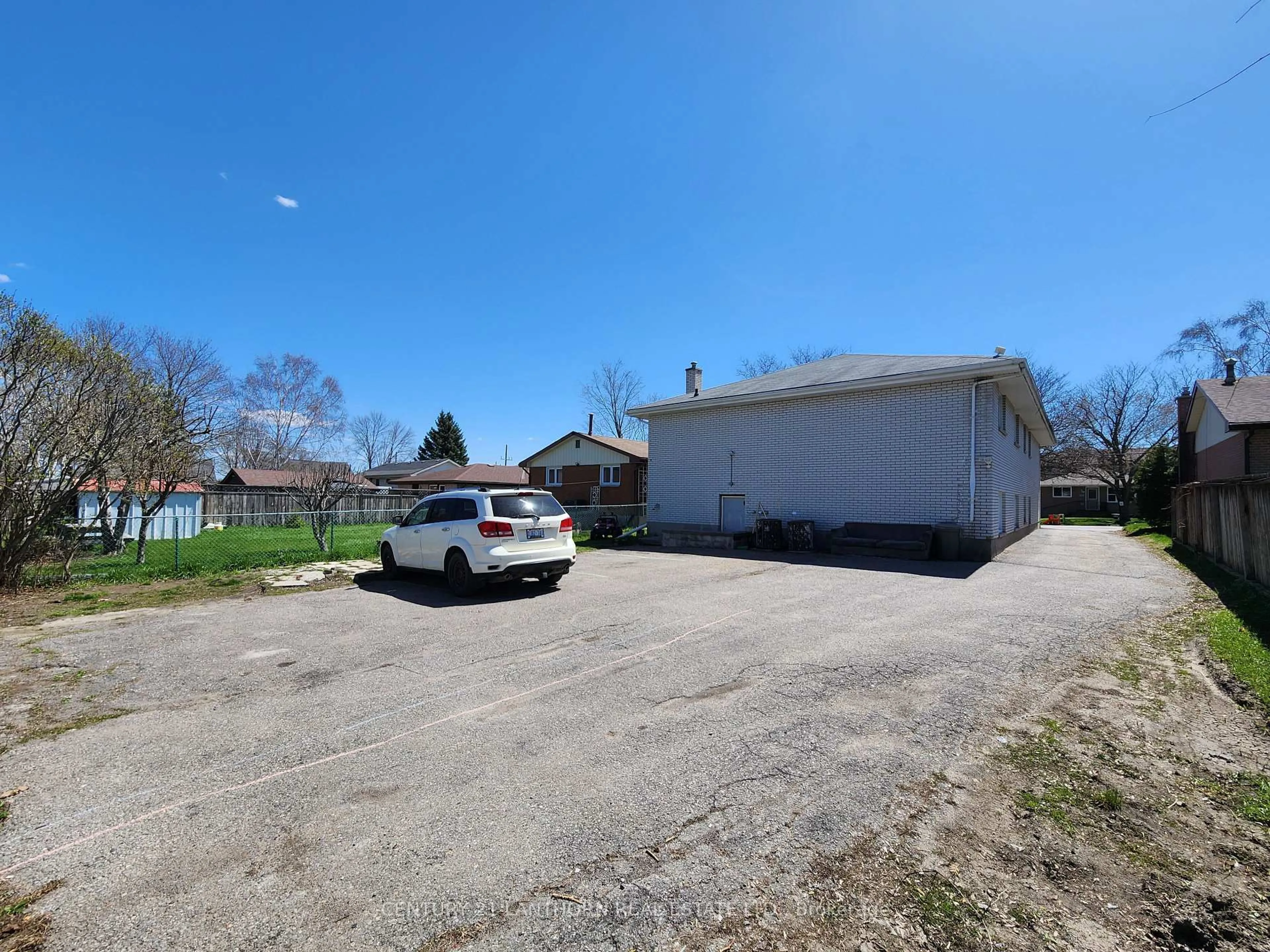 A pic from outside/outdoor area/front of a property/back of a property/a pic from drone, street for 18 Union St, Belleville Ontario K8P 2B6