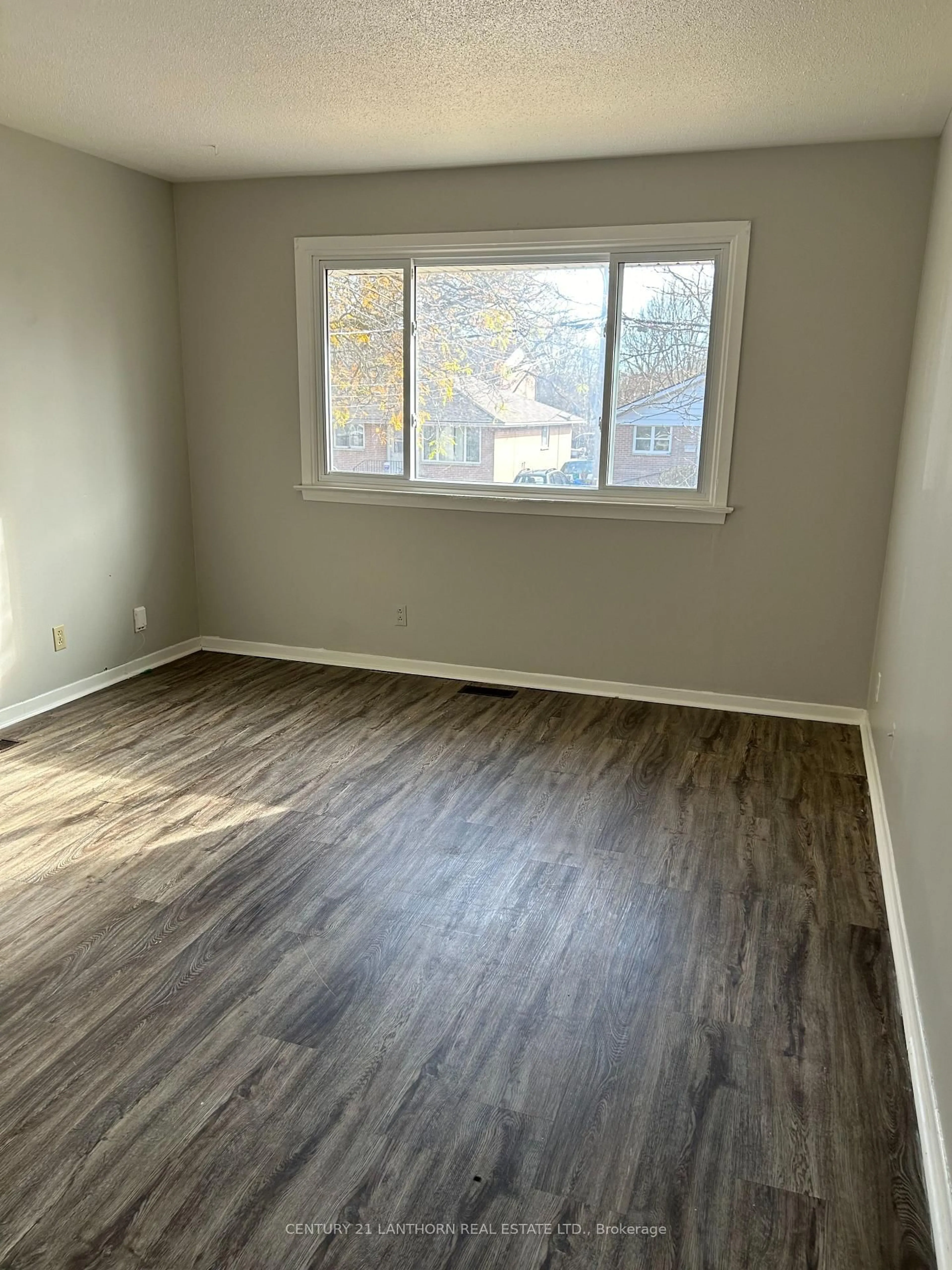 A pic of a room for 18 Union St, Belleville Ontario K8P 2B6