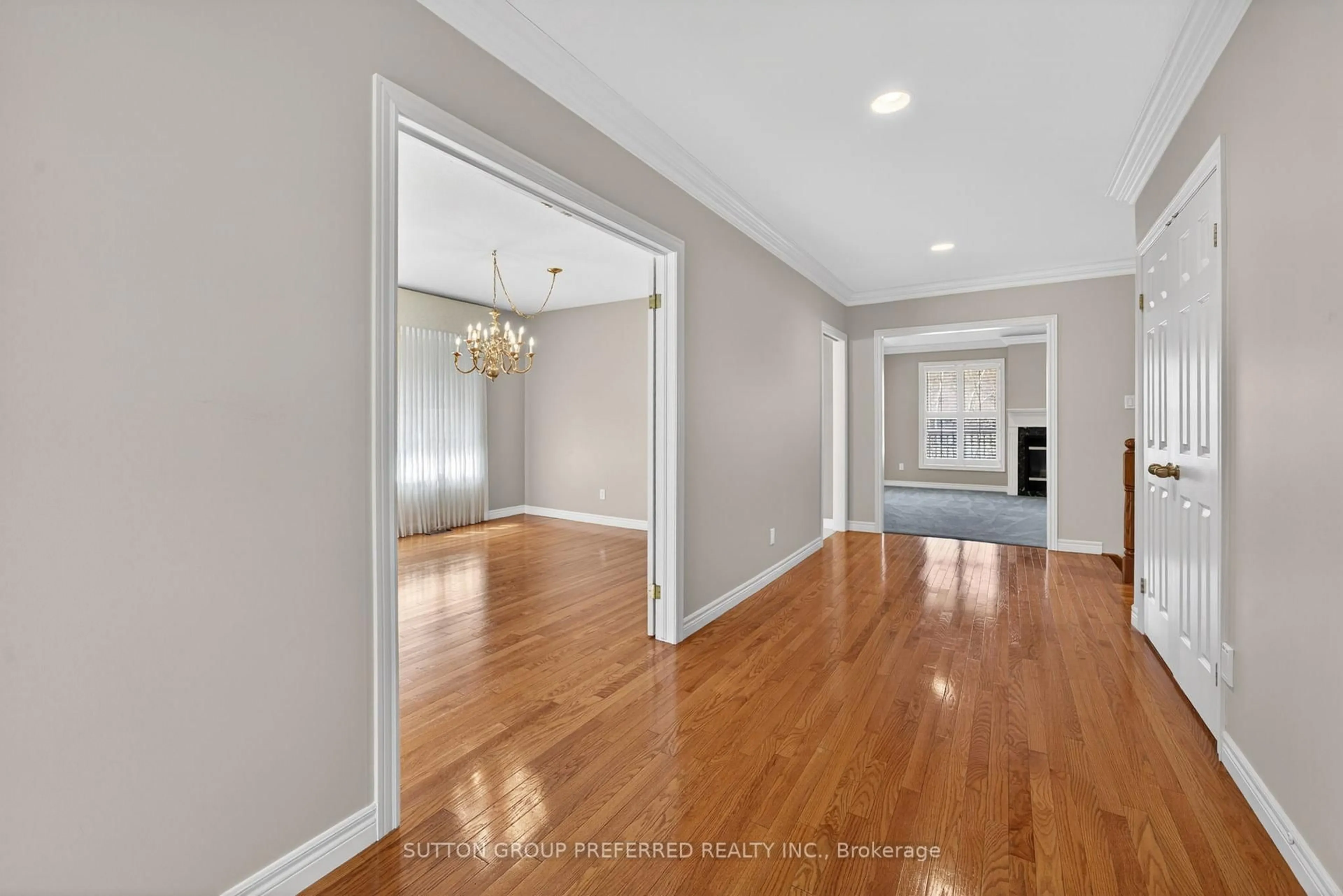 Indoor entryway for 519 Rosecliffe Terr, London South Ontario N6K 4H5
