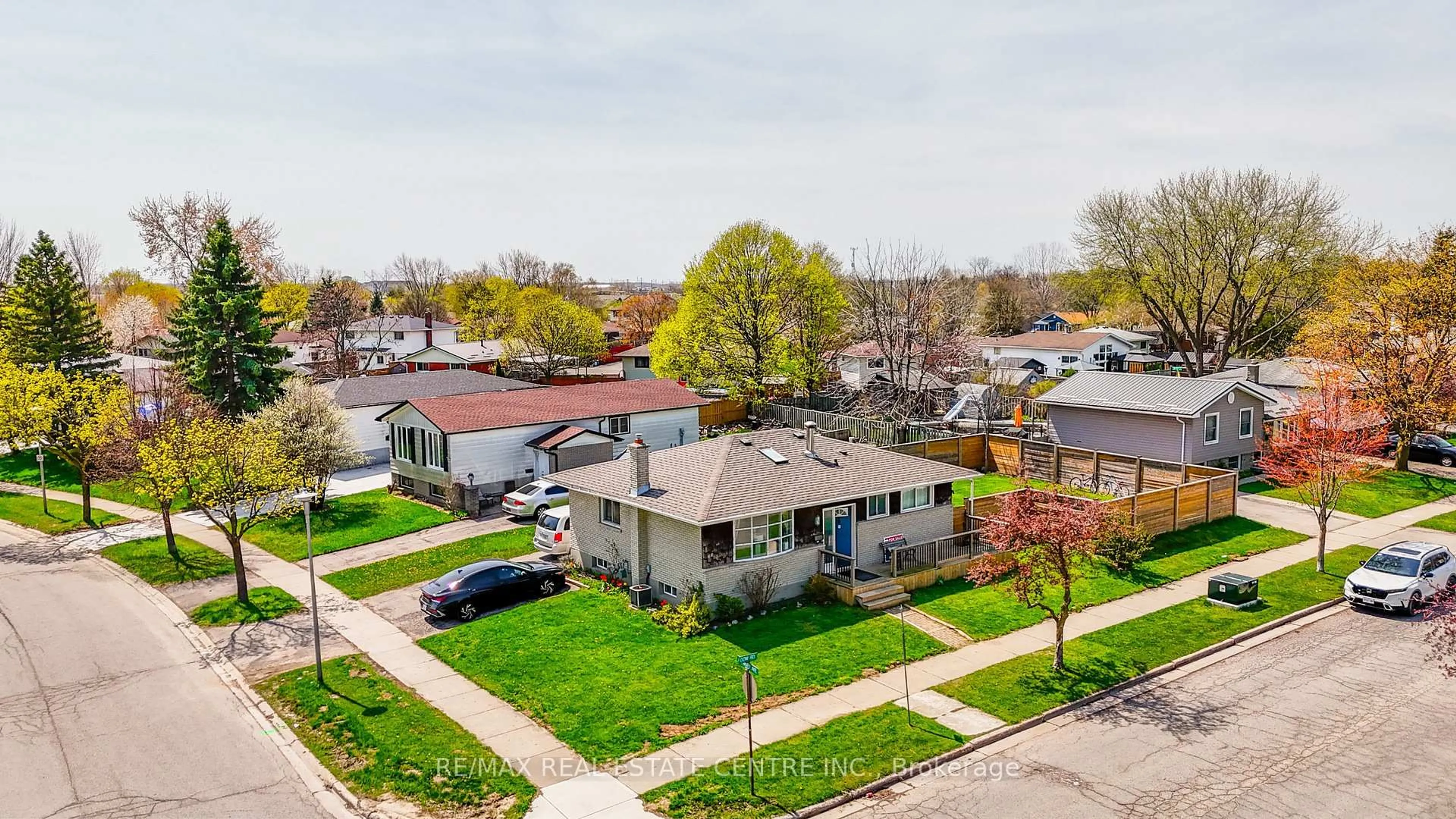 A pic from outside/outdoor area/front of a property/back of a property/a pic from drone, street for 56 Ashbury Ave, London South Ontario N6E 1T1