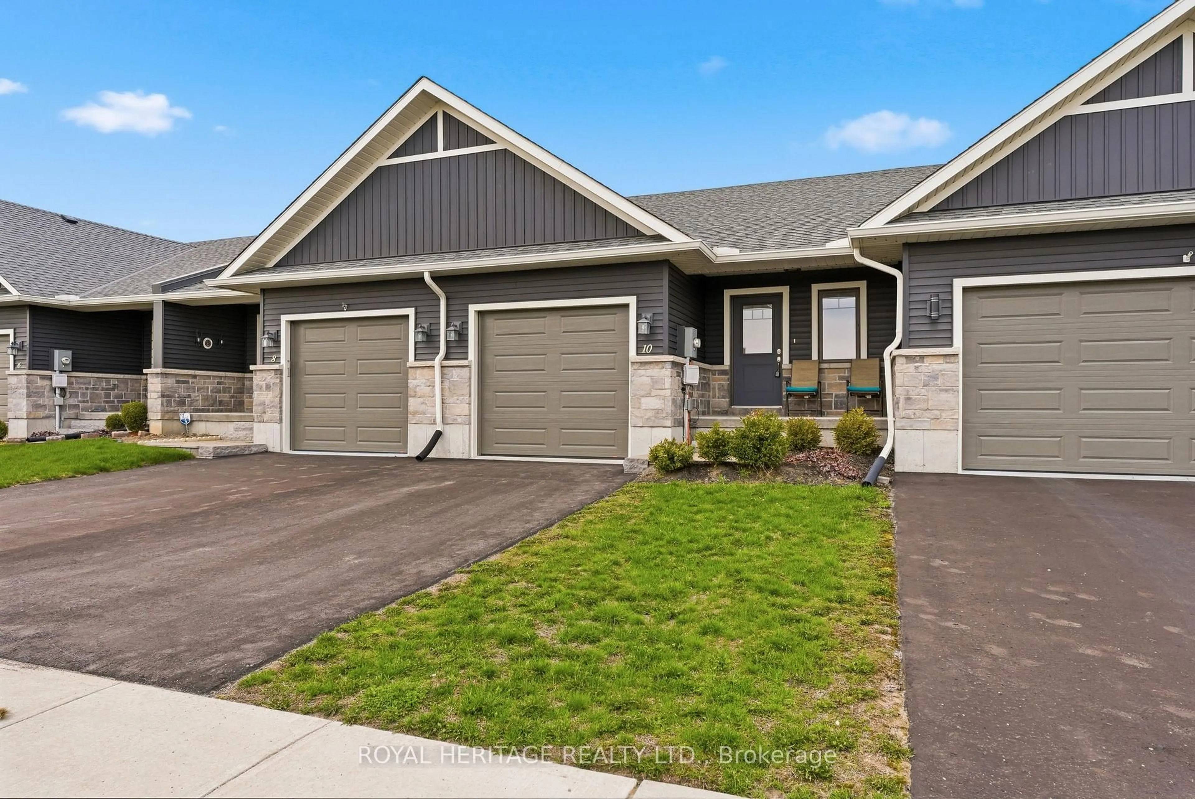 Home with vinyl exterior material, street for 10 SANDHU Cres, Belleville Ontario K8P 0G6