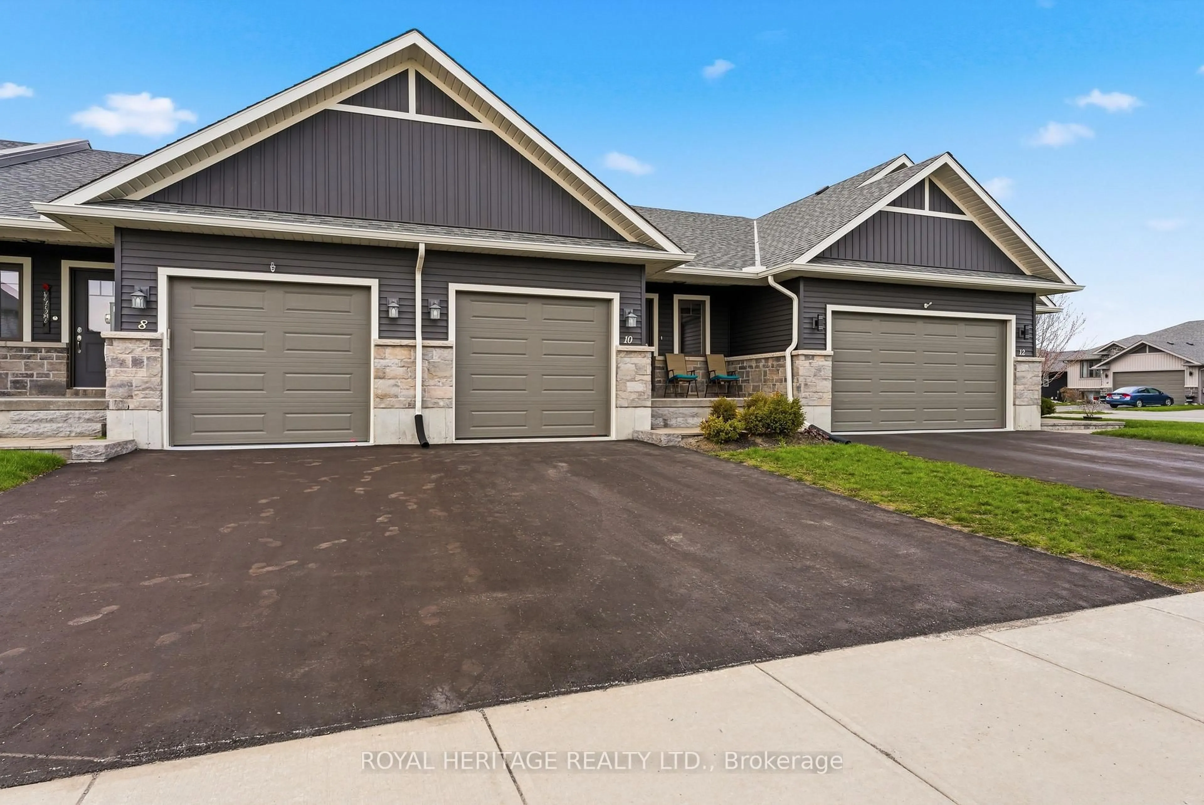 Home with vinyl exterior material, street for 10 SANDHU Cres, Belleville Ontario K8P 0G6
