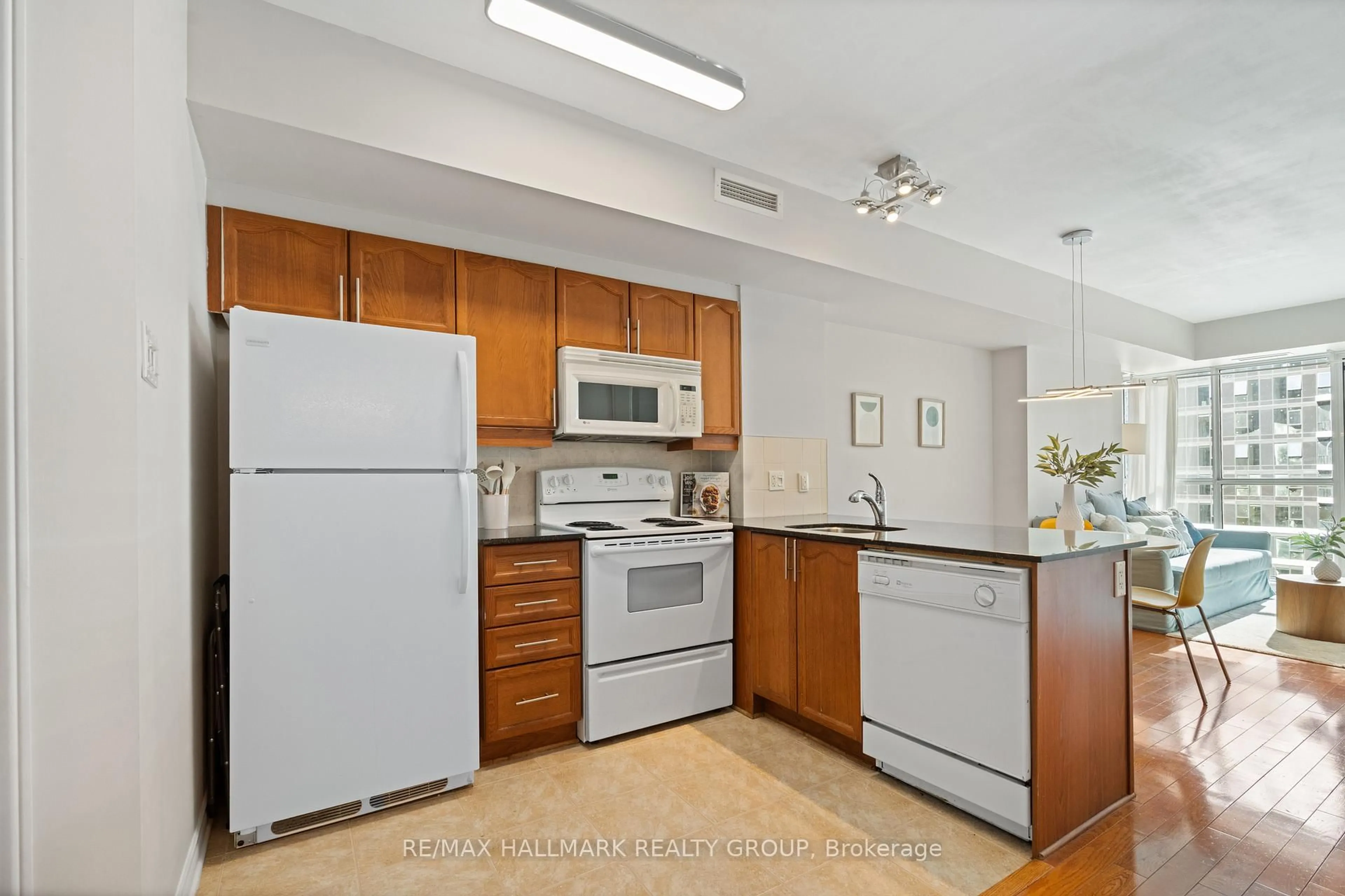 Standard kitchen, unknown for 445 Laurier Ave #2103, Ottawa Ontario K1R 0A2