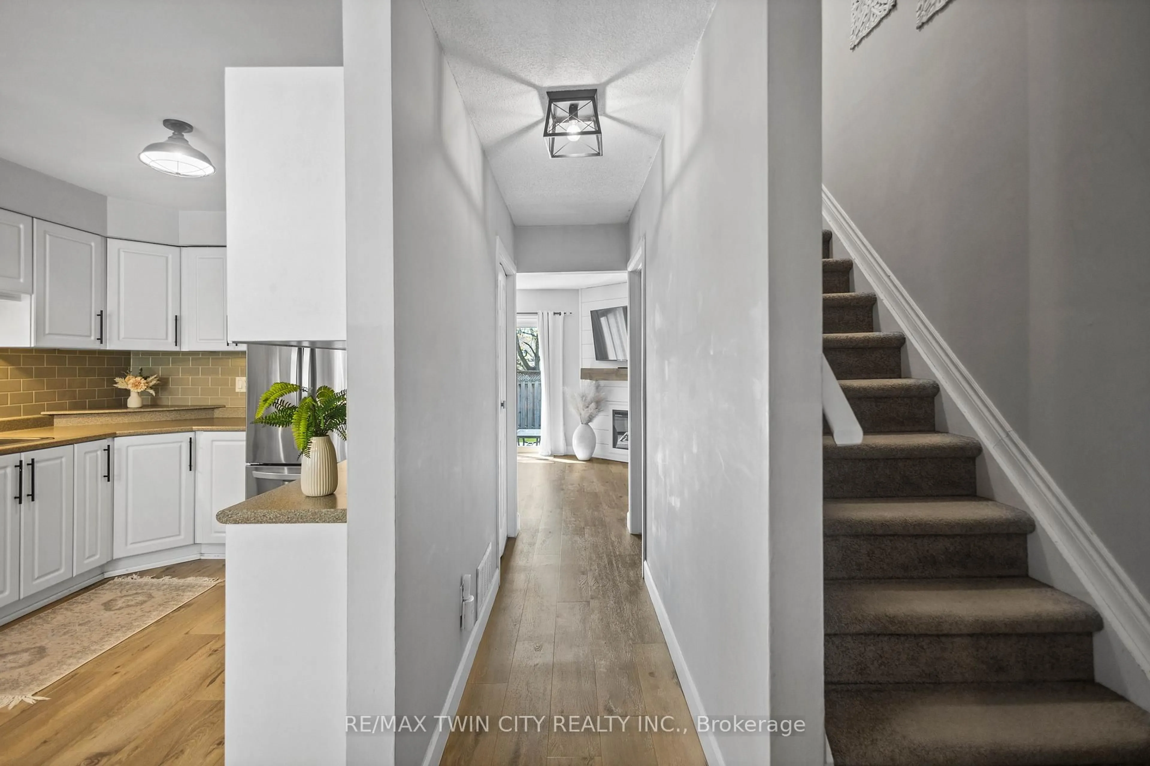 Indoor entryway for 149 Brantwood Park Rd #149F, Brantford Ontario N3P 1X9