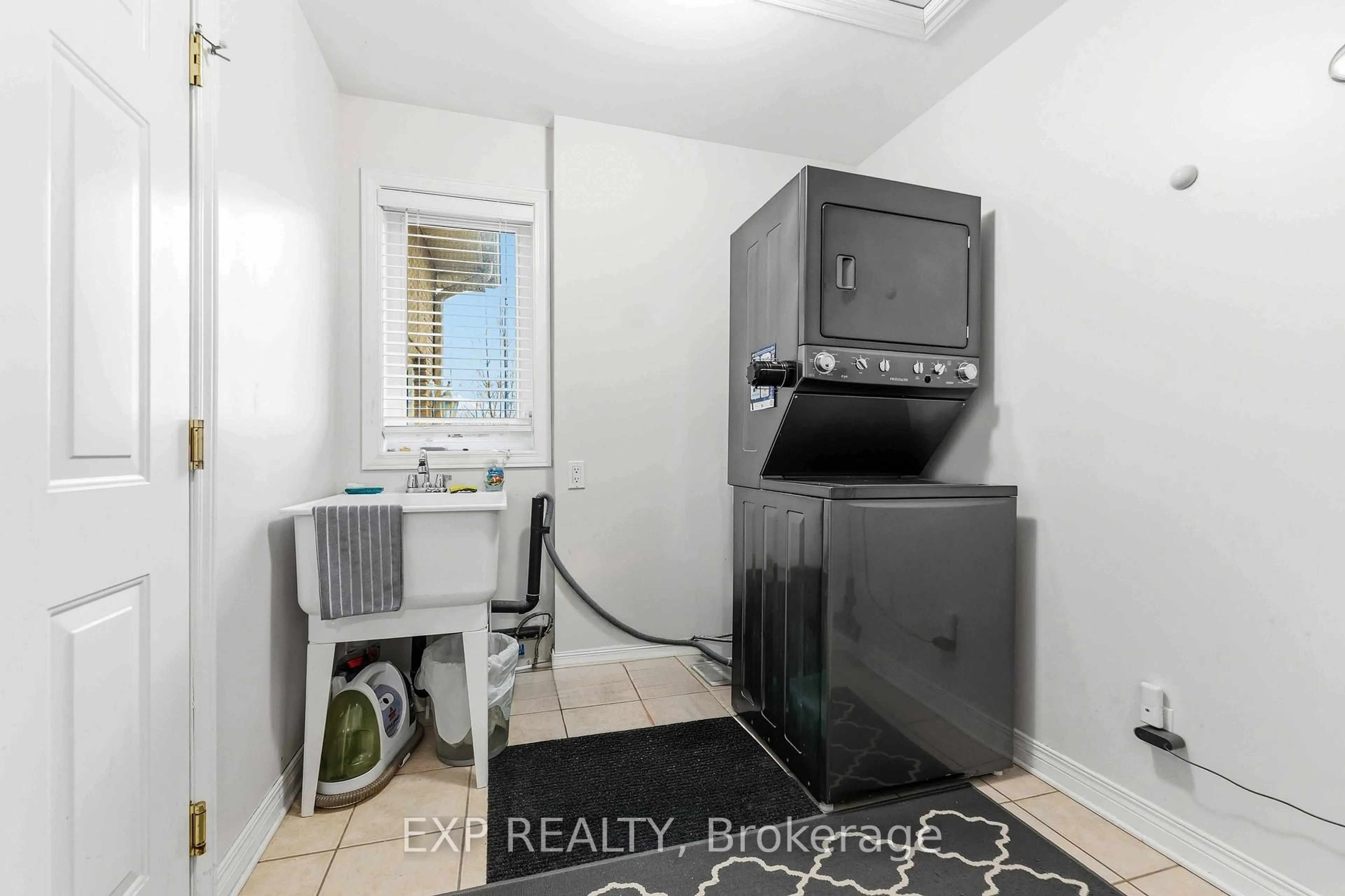 Laundry room for 5655 Mahogany Harbour Lane, Ottawa Ontario K4M 1K9