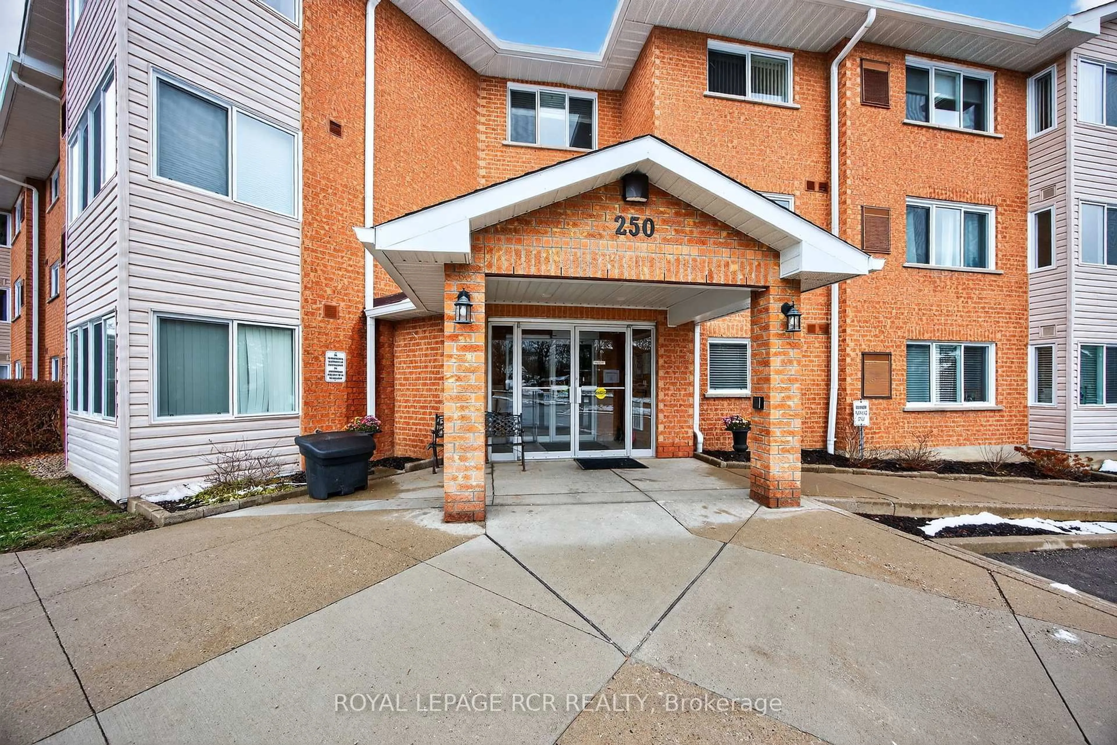 Indoor foyer for 250 Robert St #310, Shelburne Ontario L9V 3P9