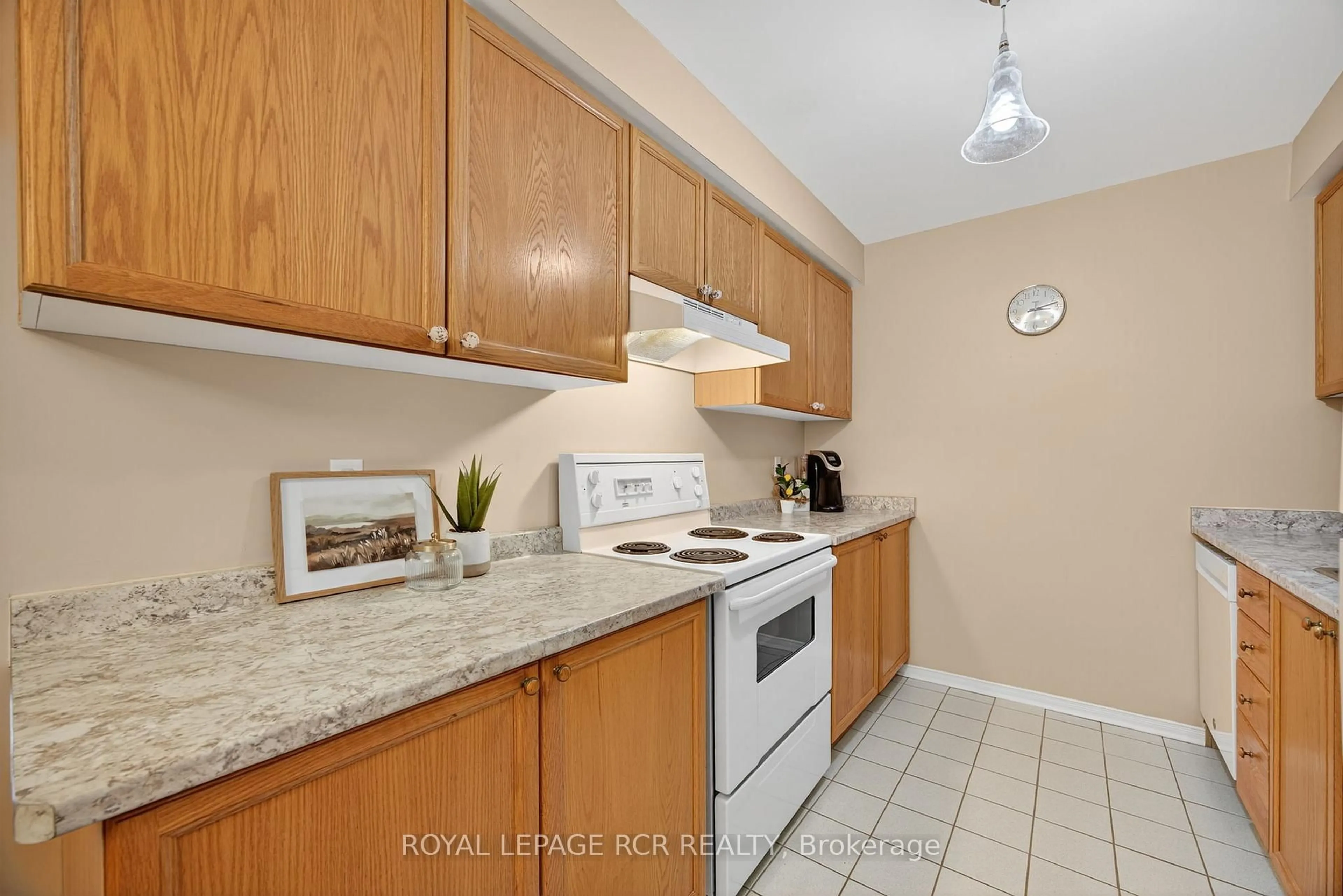 Standard kitchen, ceramic/tile floor for 250 Robert St #310, Shelburne Ontario L9V 3P9