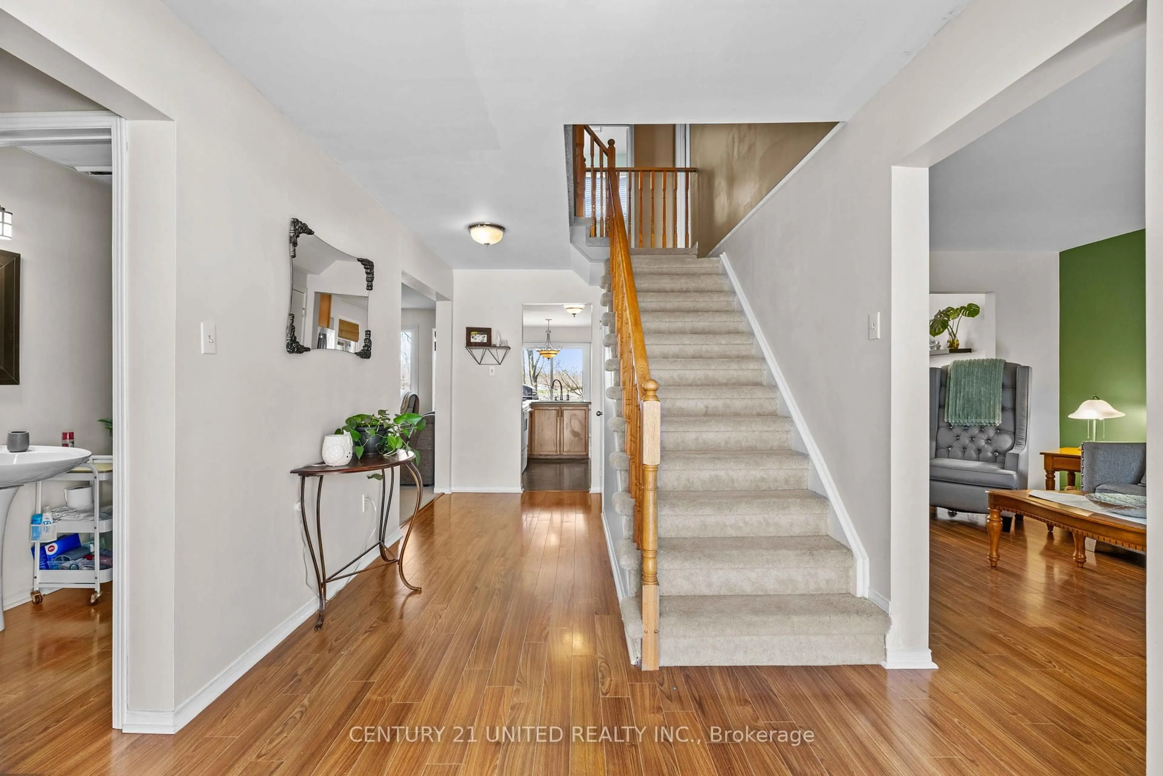 Indoor entryway for 17 Maple Ave, Asphodel-Norwood Ontario K0L 2V0