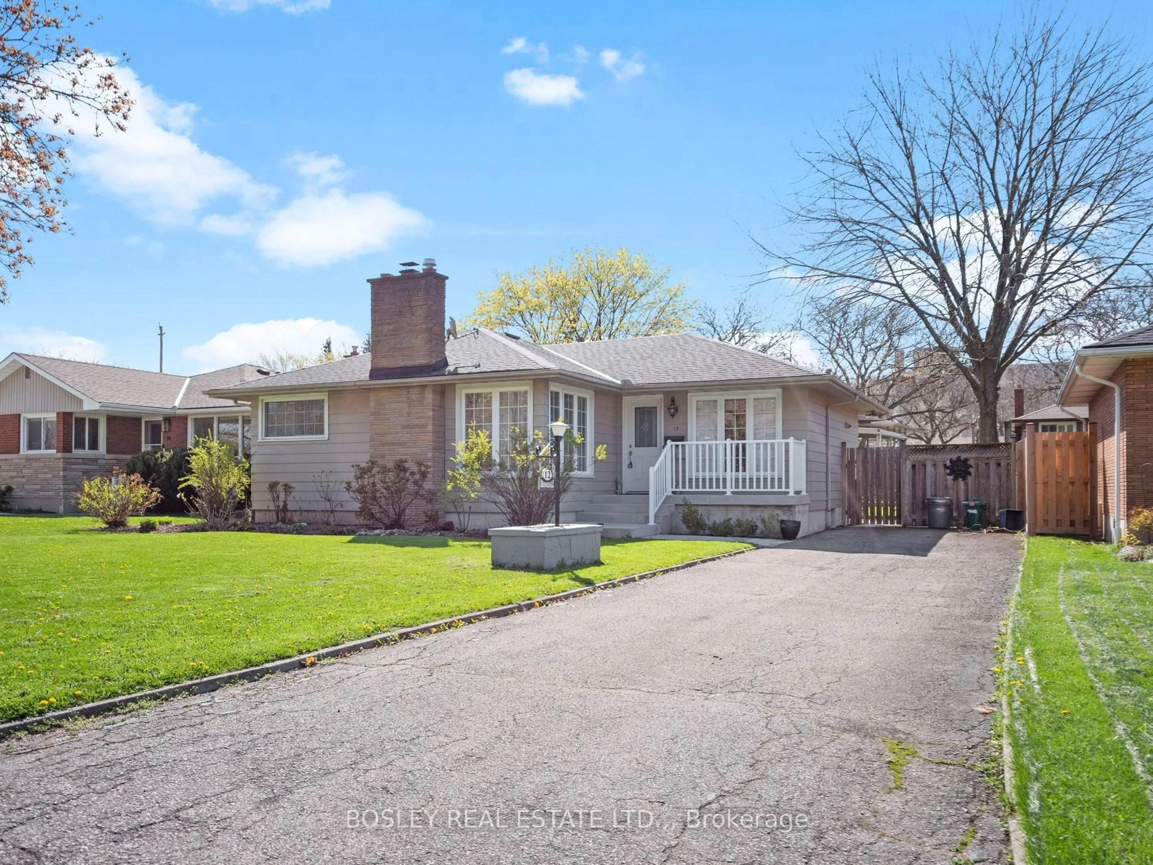 A pic from outside/outdoor area/front of a property/back of a property/a pic from drone, street for 12 Brookdale Ave, St. Catharines Ontario L2T 2T3