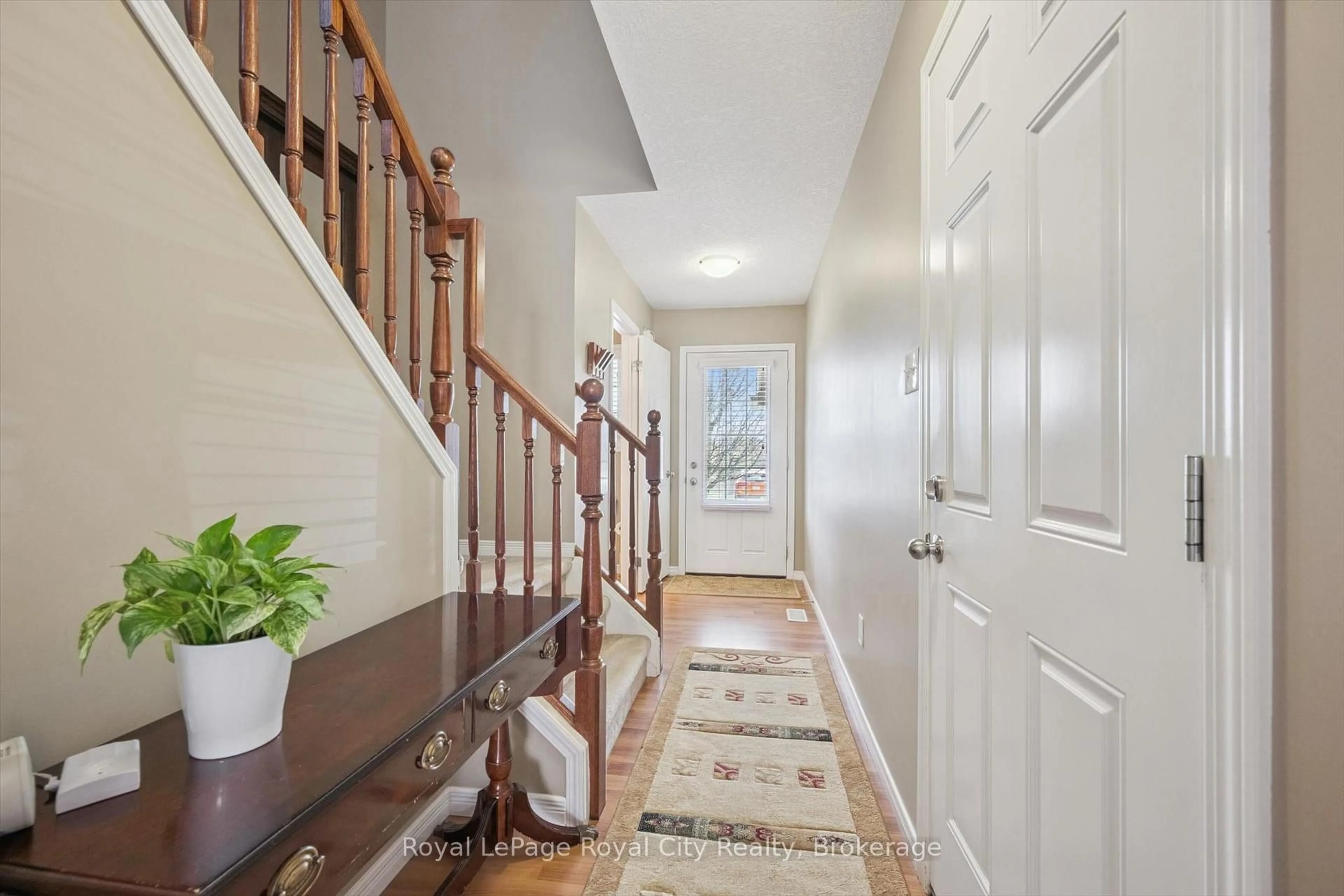 Indoor entryway for 6 Upper Mercer St #E18, Kitchener Ontario N2A 0E4