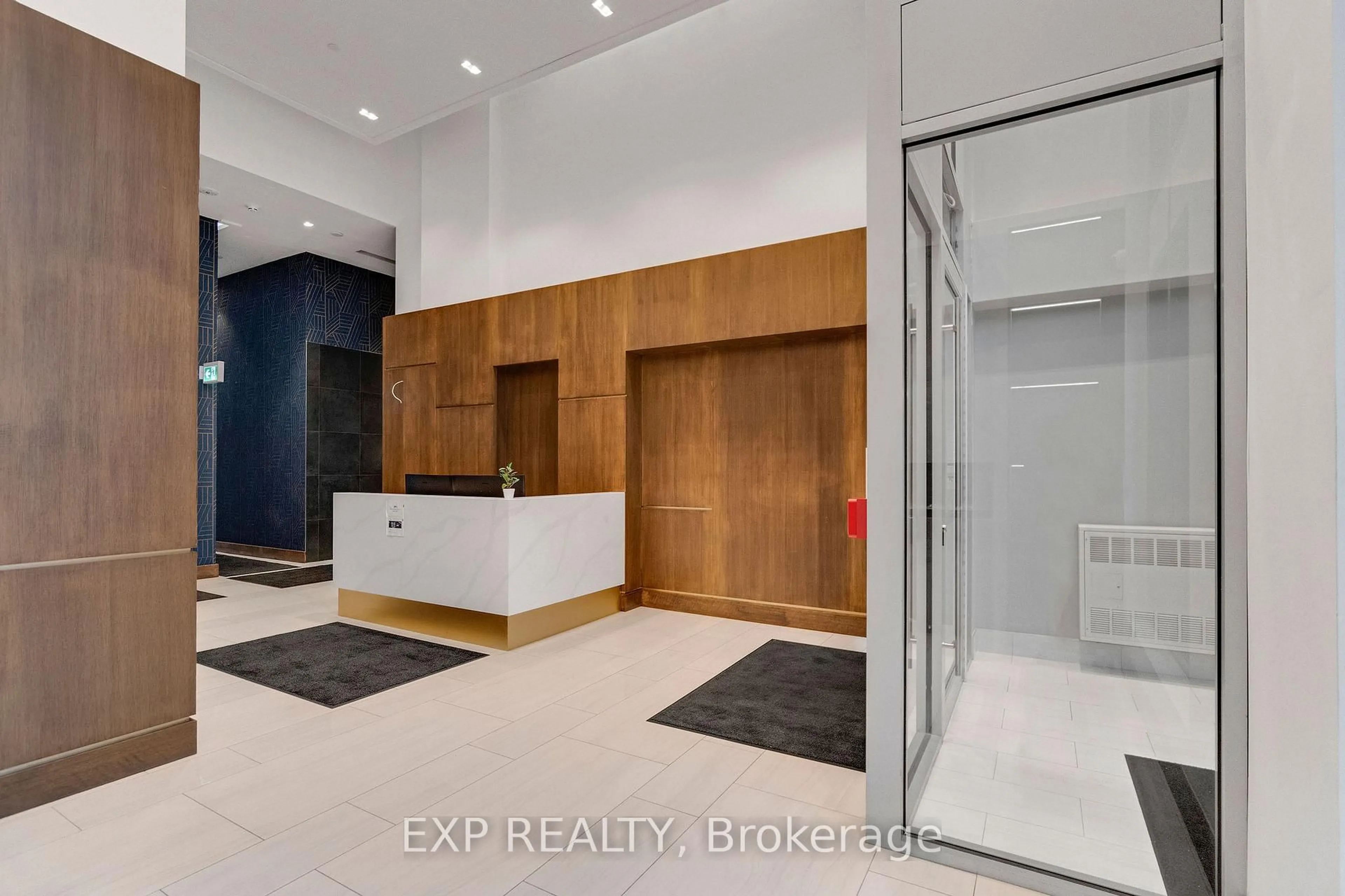 Indoor entryway for 2782 Barton St #902, Hamilton Ontario L8E 2J8