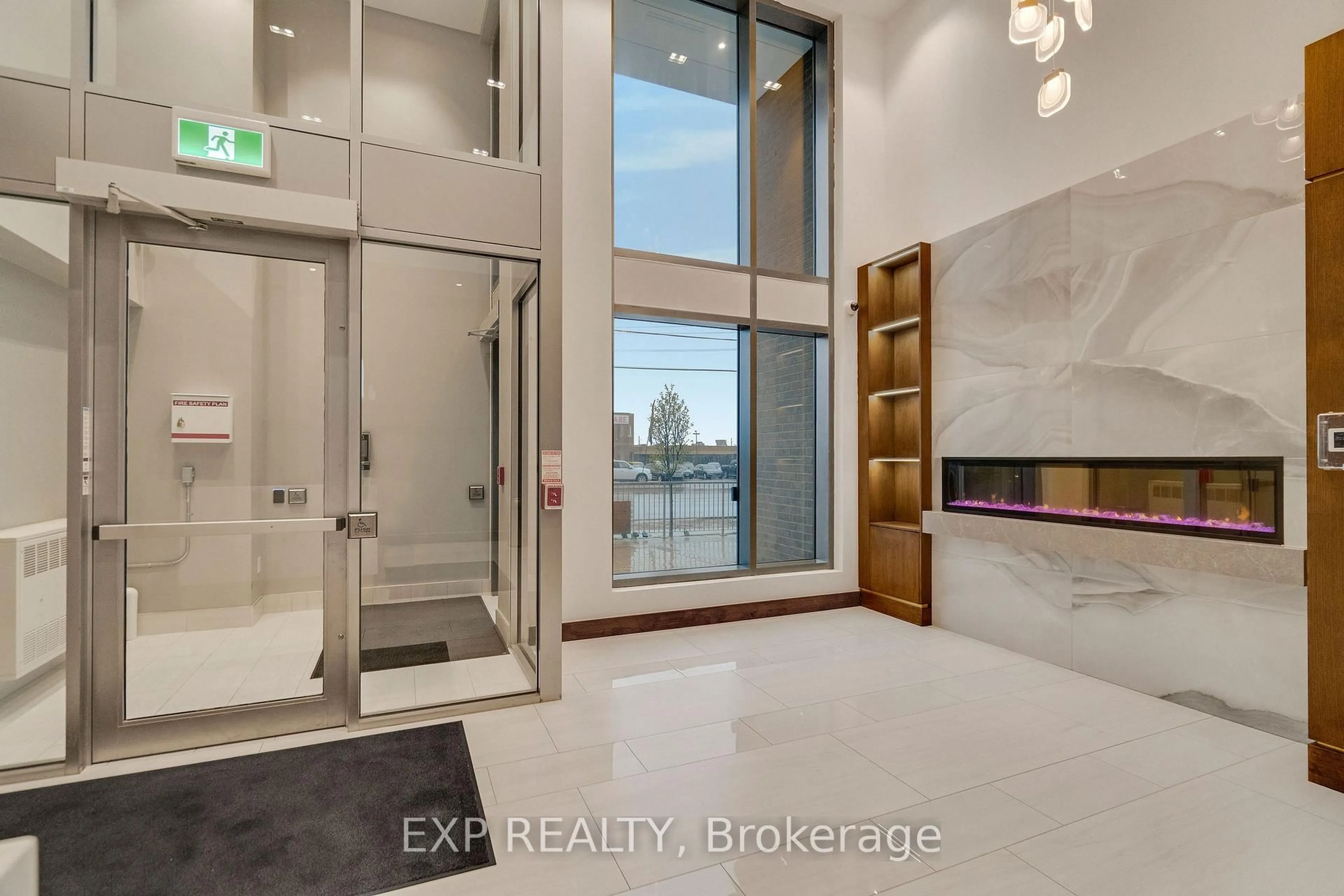 Indoor entryway for 2782 Barton St #902, Hamilton Ontario L8E 2J8