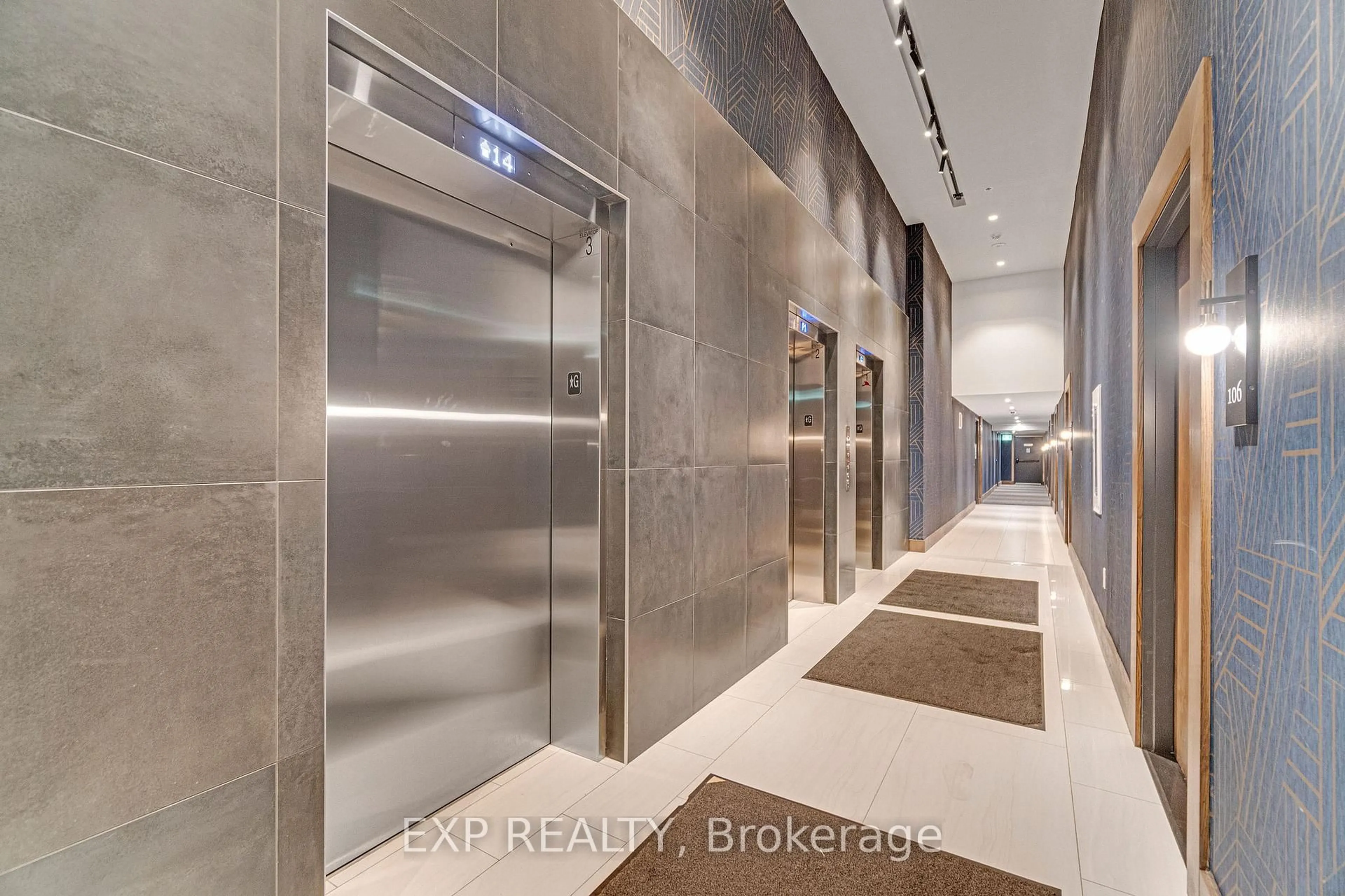 Indoor foyer for 2782 Barton St #902, Hamilton Ontario L8E 2J8