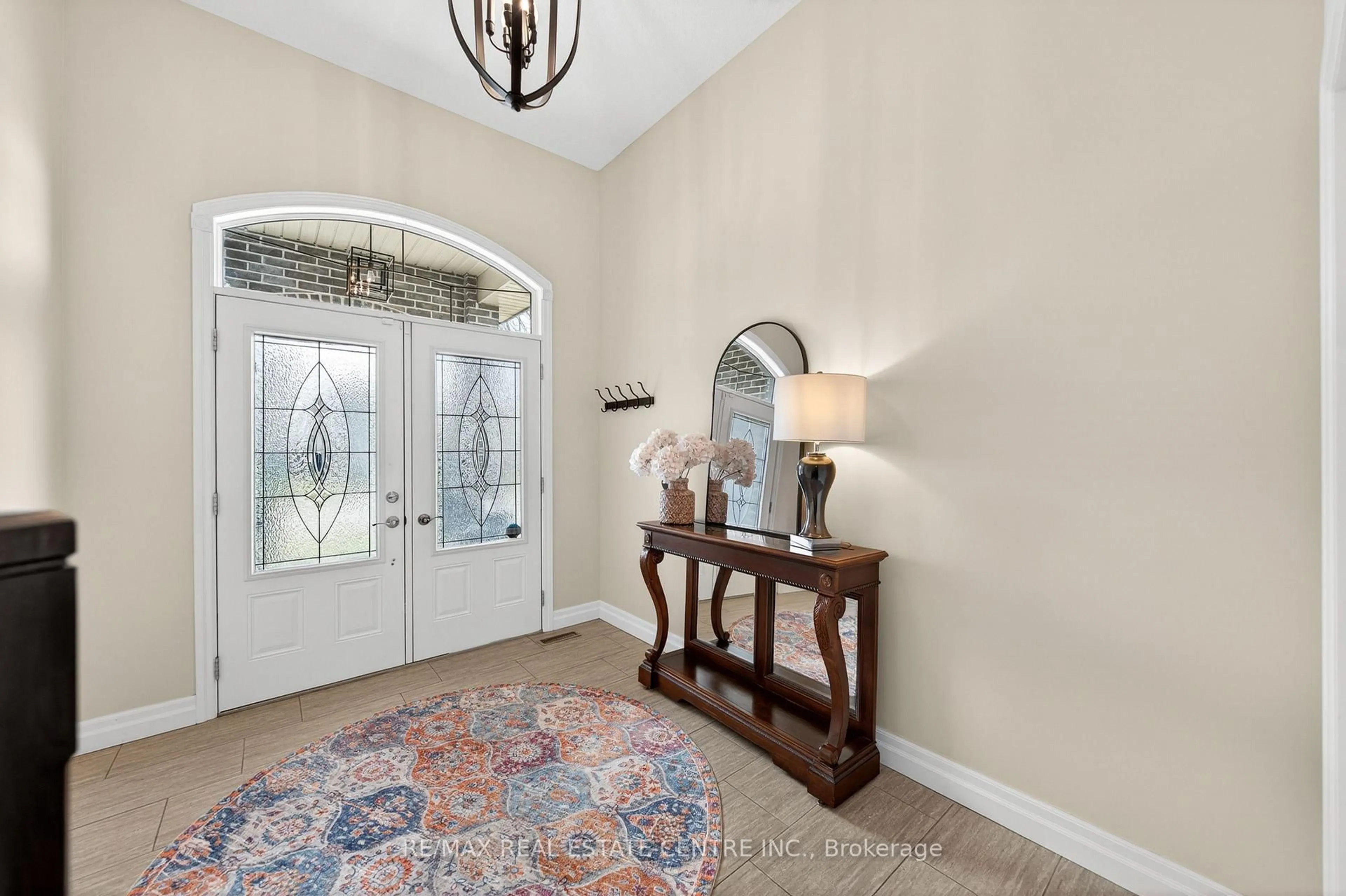 Indoor entryway for 692 Halifax Rd, Woodstock Ontario N4T 0G1