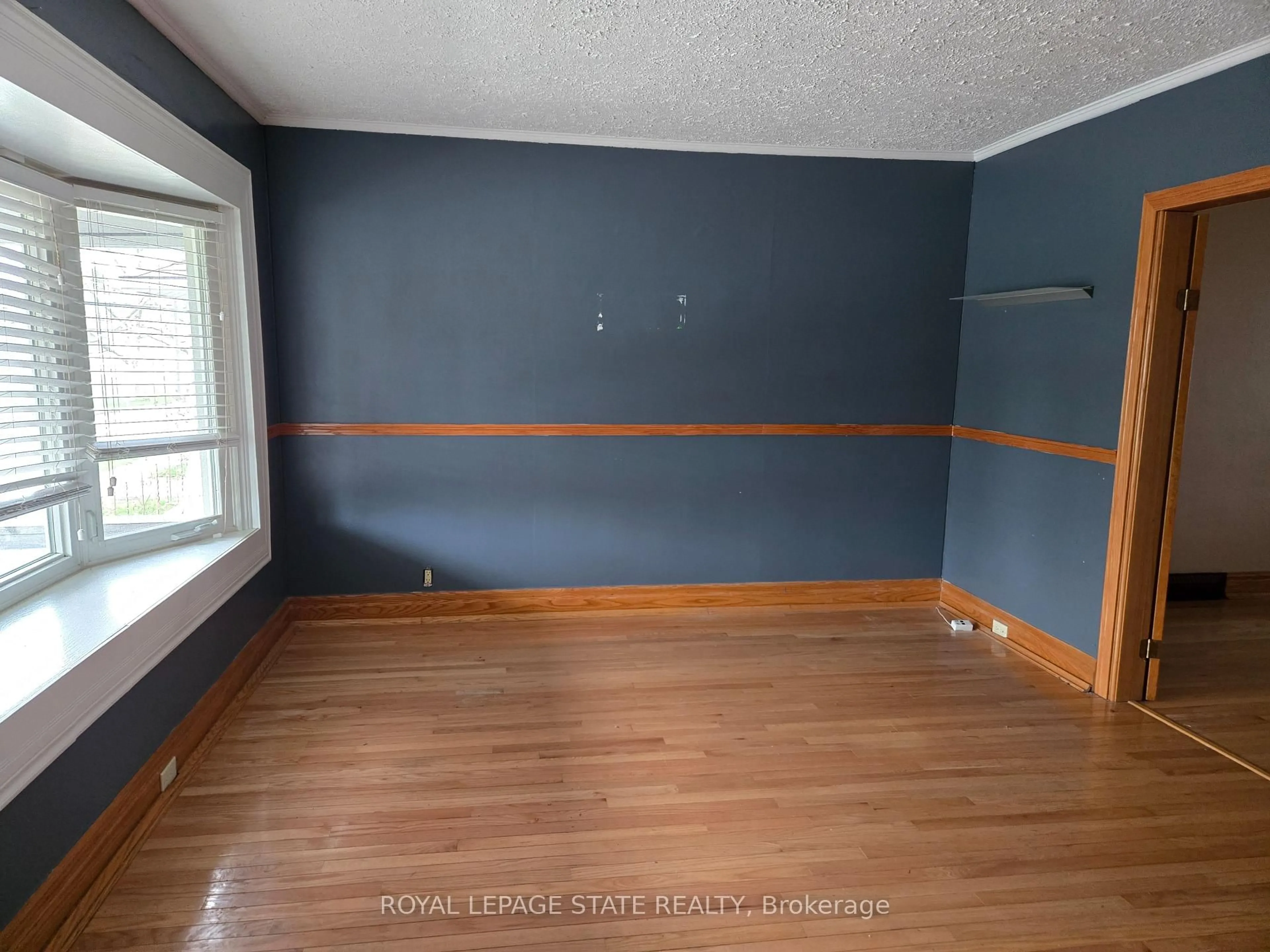 A pic of a room for 4 Haig St, St. Catharines Ontario L2R 6K5
