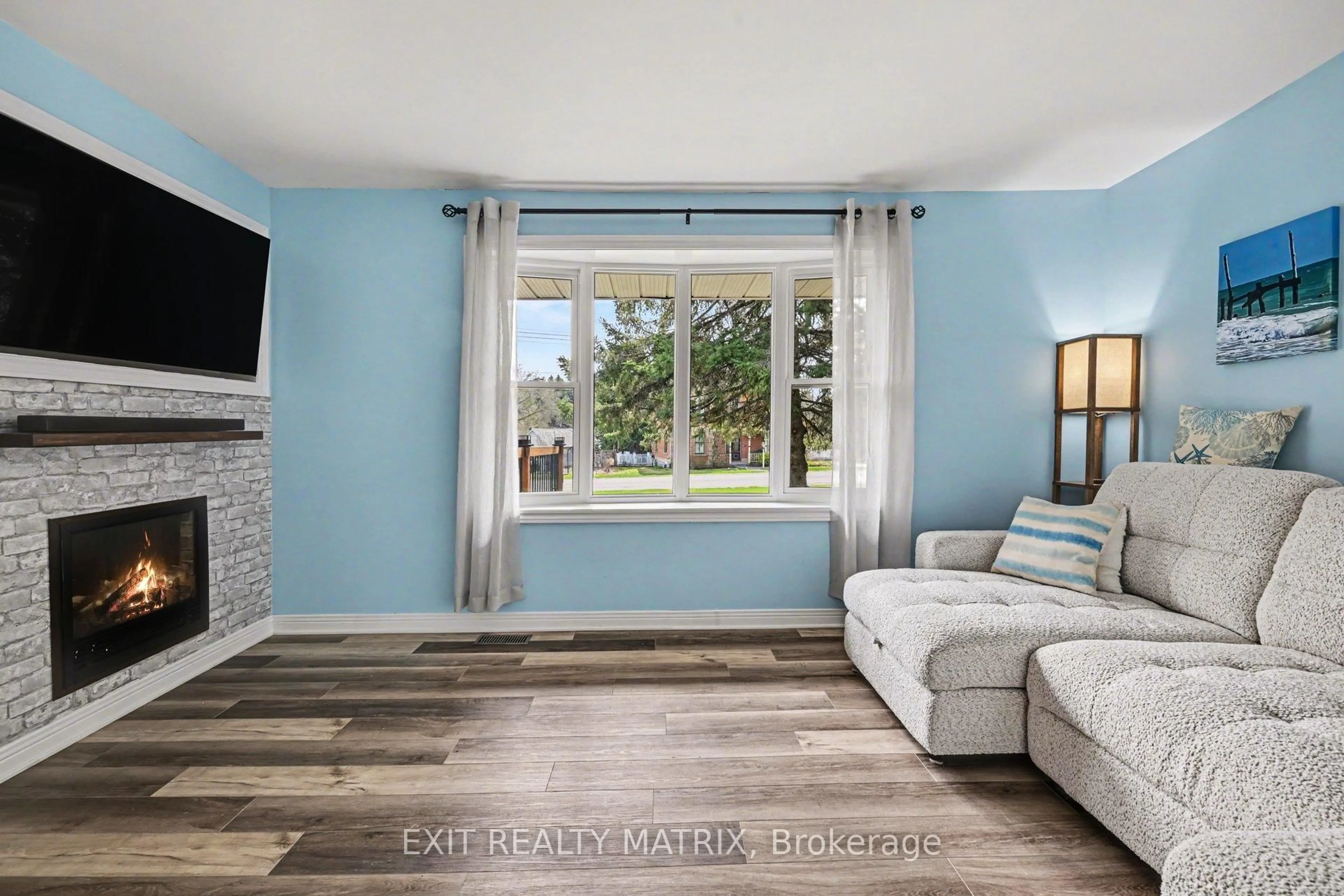 Living room with furniture, unknown for 9124 Branch Rd, Augusta Ontario K0G 1R0