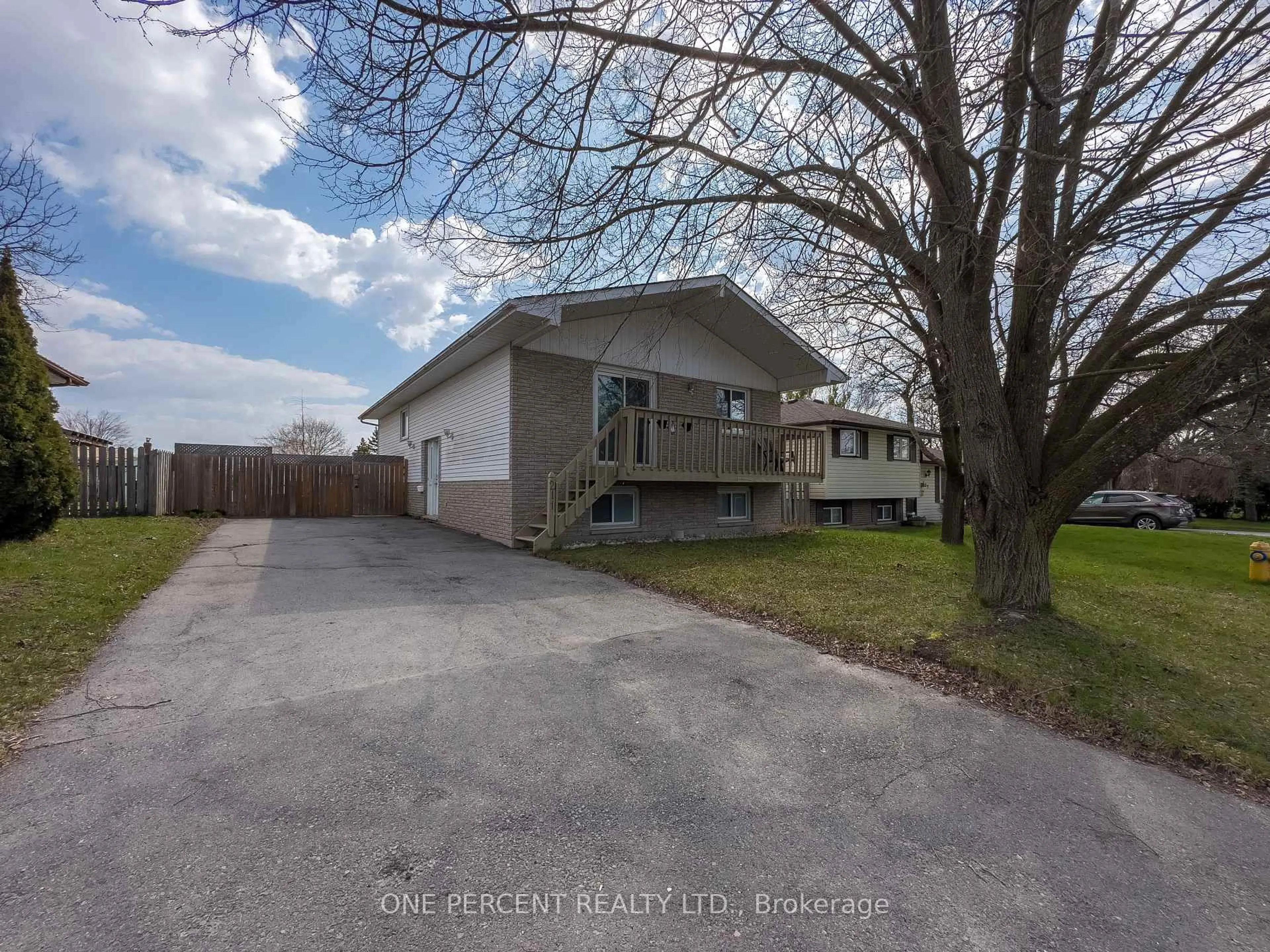 A pic from outside/outdoor area/front of a property/back of a property/a pic from drone, street for 211 REID St, Quinte West Ontario K8V 5W4