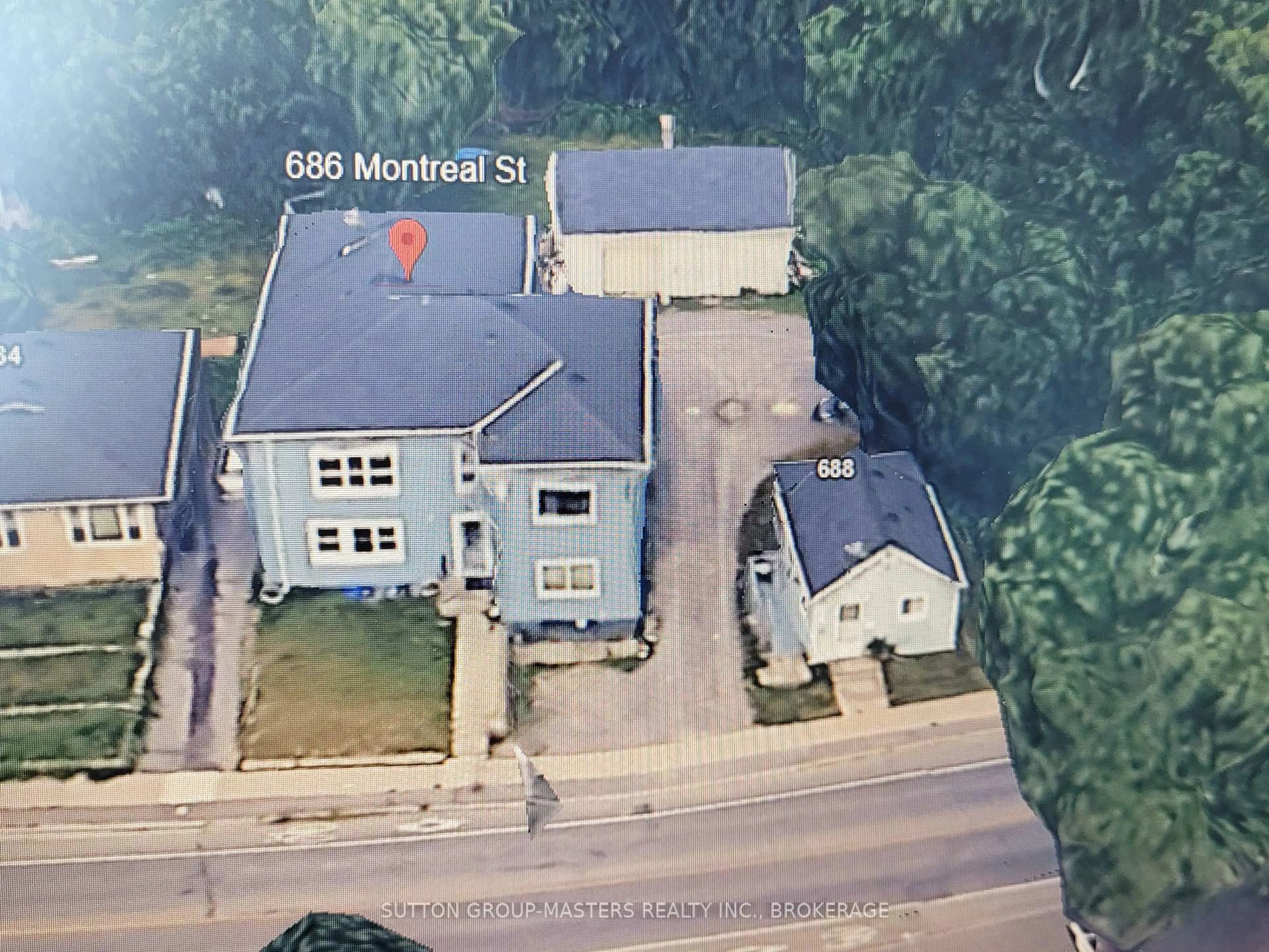 A pic from outside/outdoor area/front of a property/back of a property/a pic from drone, street for 686 & 688 Montreal St, Kingston Ontario K7K 3J4
