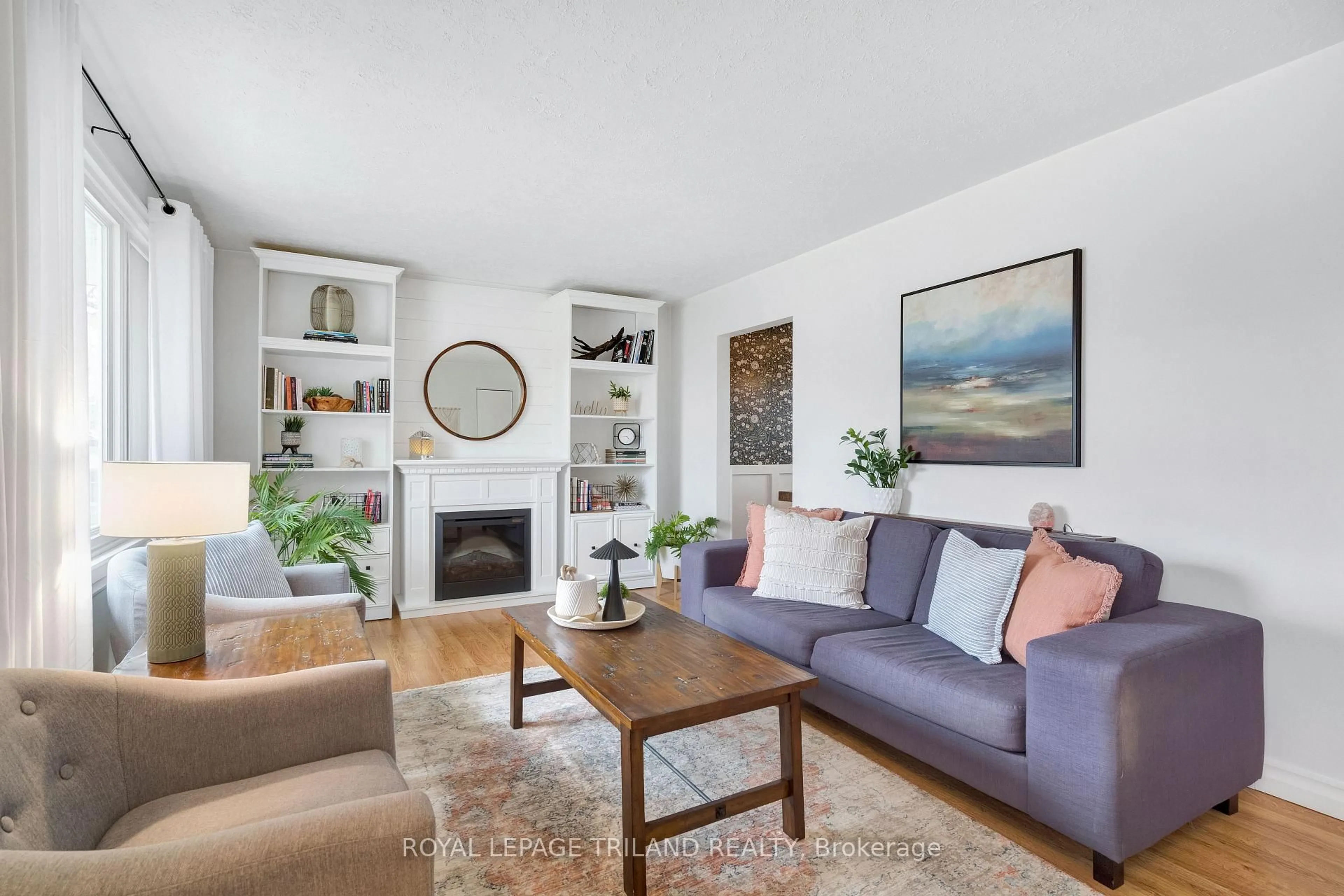 Living room with furniture, unknown for 19 Sparta St, St. Thomas Ontario N5R 5H1