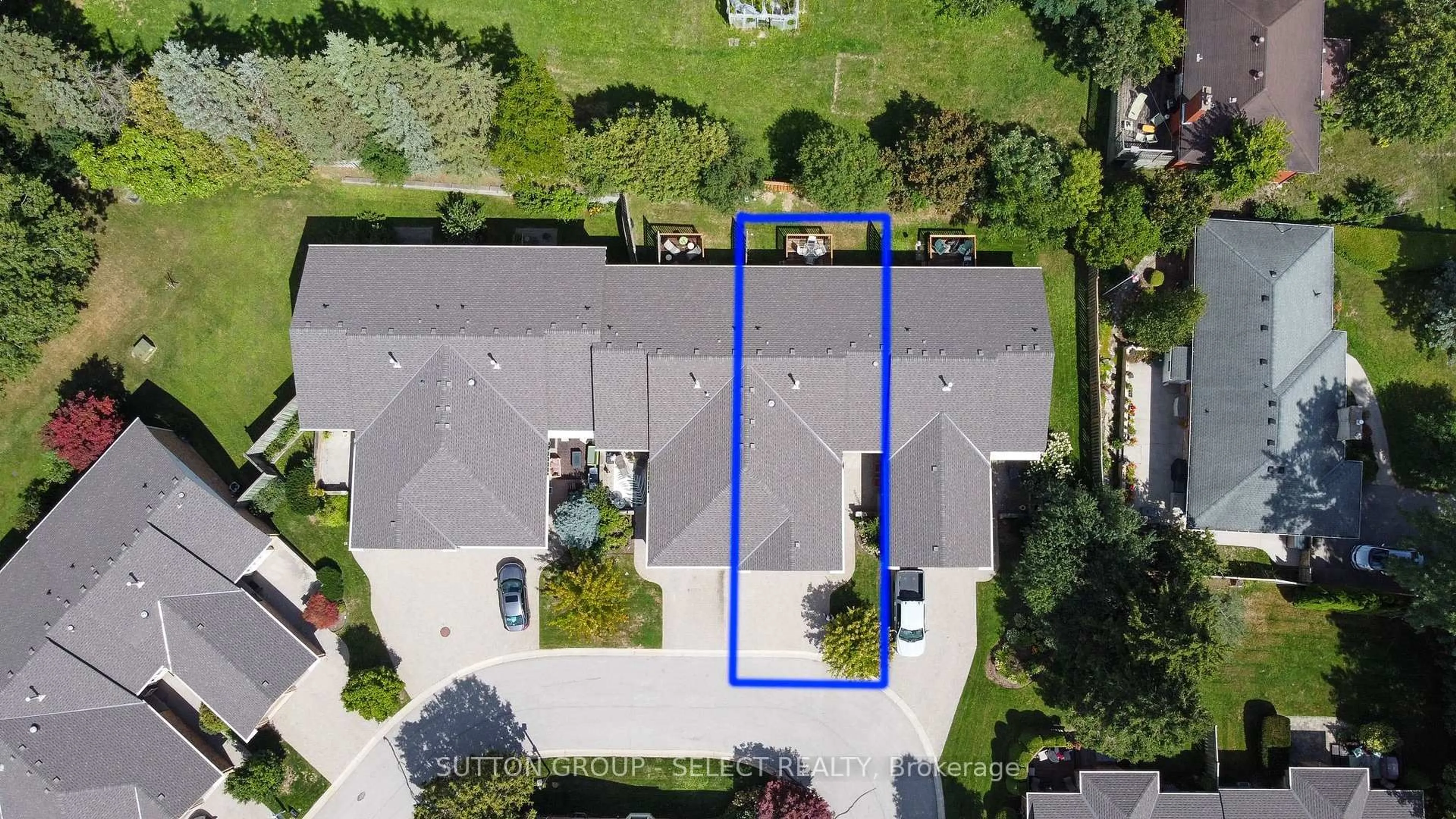 A pic from outside/outdoor area/front of a property/back of a property/a pic from drone, street for 445 Riverside Dr #4, London North Ontario N6H 2R8