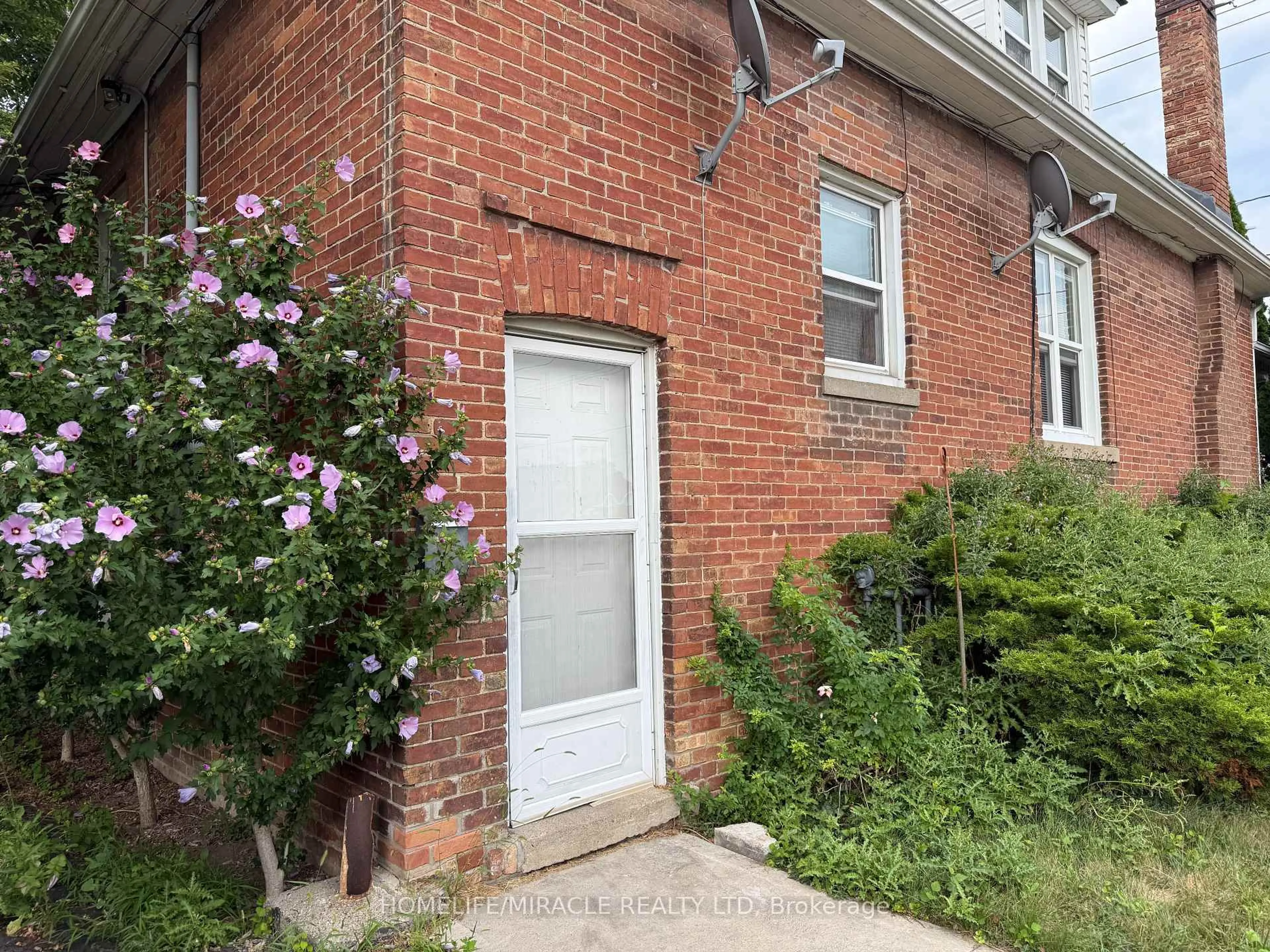 Home with brick exterior material, street for 201 Grand Ave, Chatham-Kent Ontario N7L 1C2