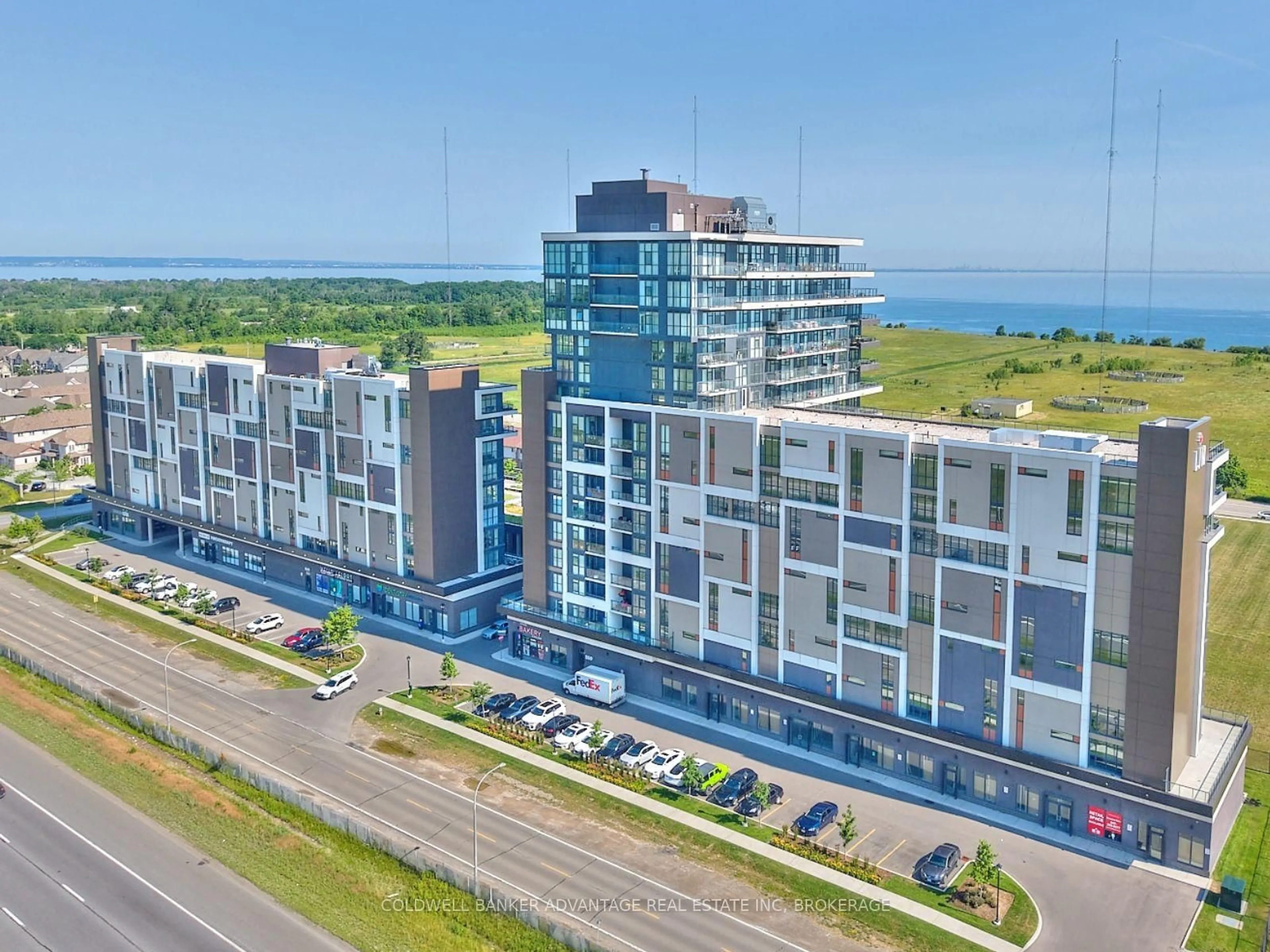 A pic from outside/outdoor area/front of a property/back of a property/a pic from drone, city buildings view from balcony for 550 North Service Rd #610, Grimsby Ontario L3M 0H9