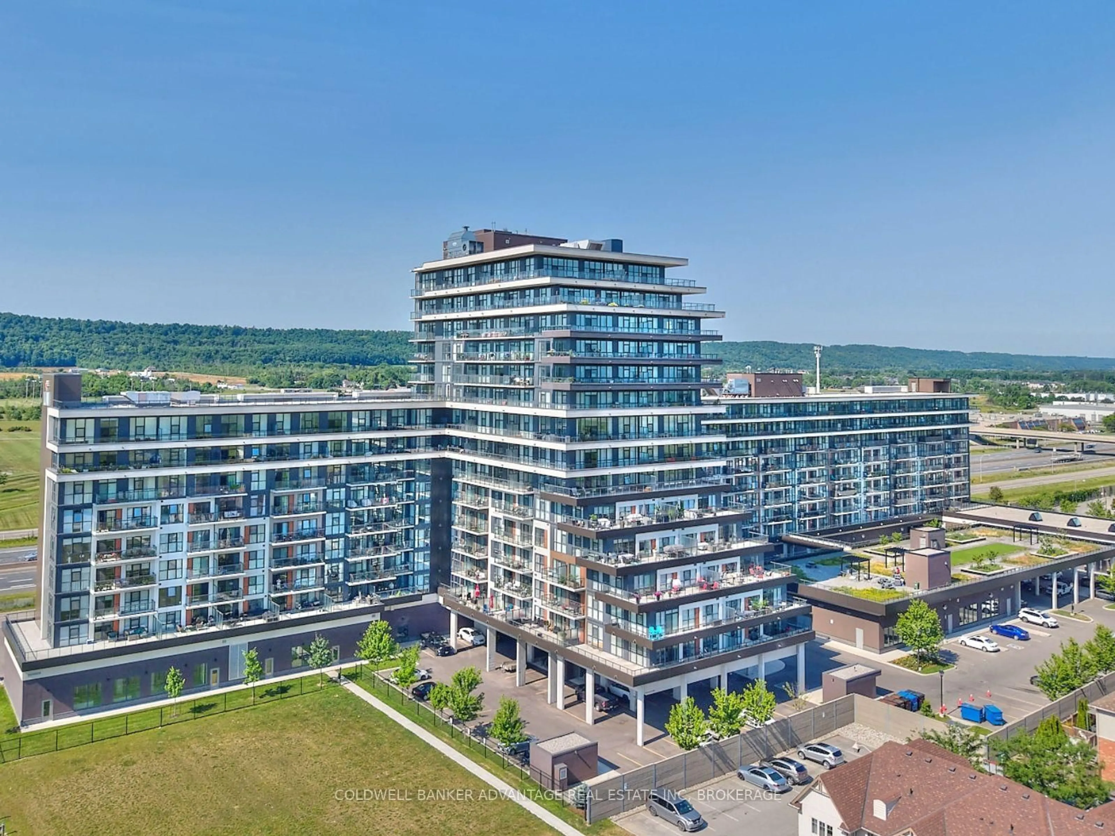 A pic from outside/outdoor area/front of a property/back of a property/a pic from drone, city buildings view from balcony for 550 North Service Rd #610, Grimsby Ontario L3M 0H9