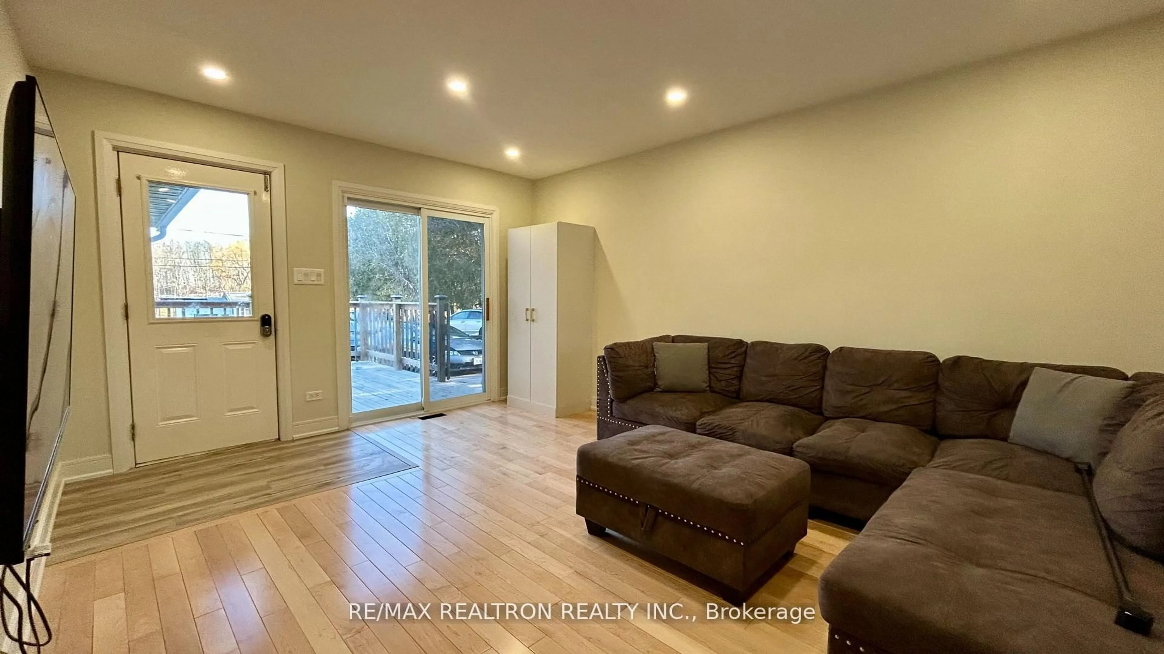 Living room with furniture, wood/laminate floor for 62 Hillcrest Dr, Quinte West Ontario K8V 0M6