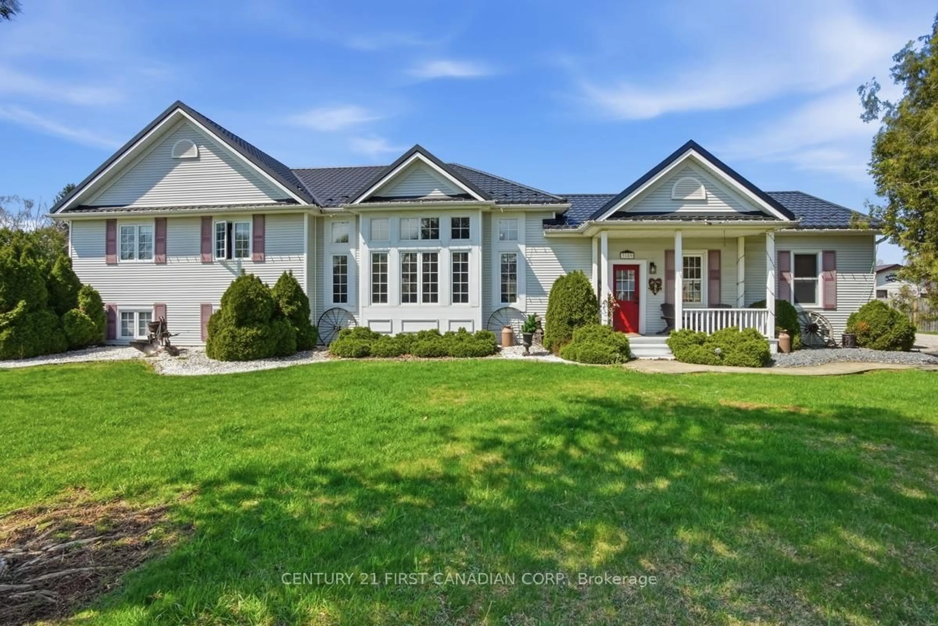 Home with vinyl exterior material, unknown for 3159 Nauvoo Rd, Brooke-Alvinston Ontario N0N 1A0