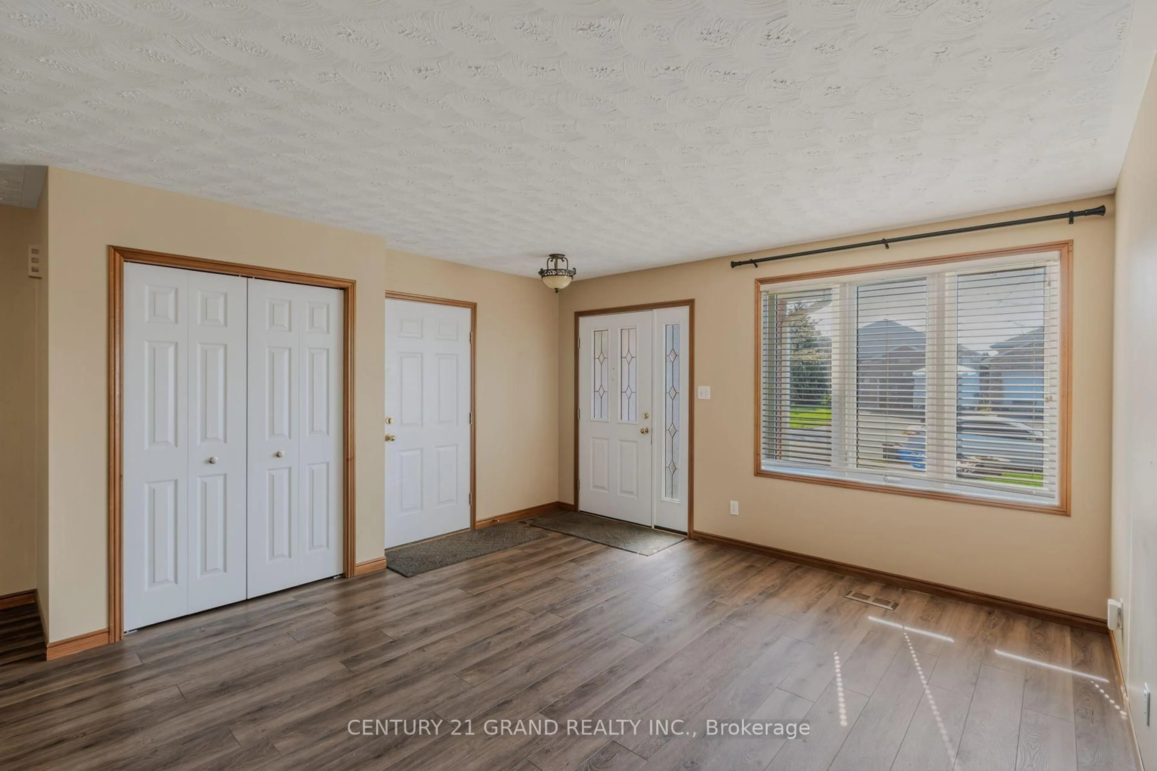 A pic of a room for 44 Donegal Dr, Brantford Ontario N3T 6K8