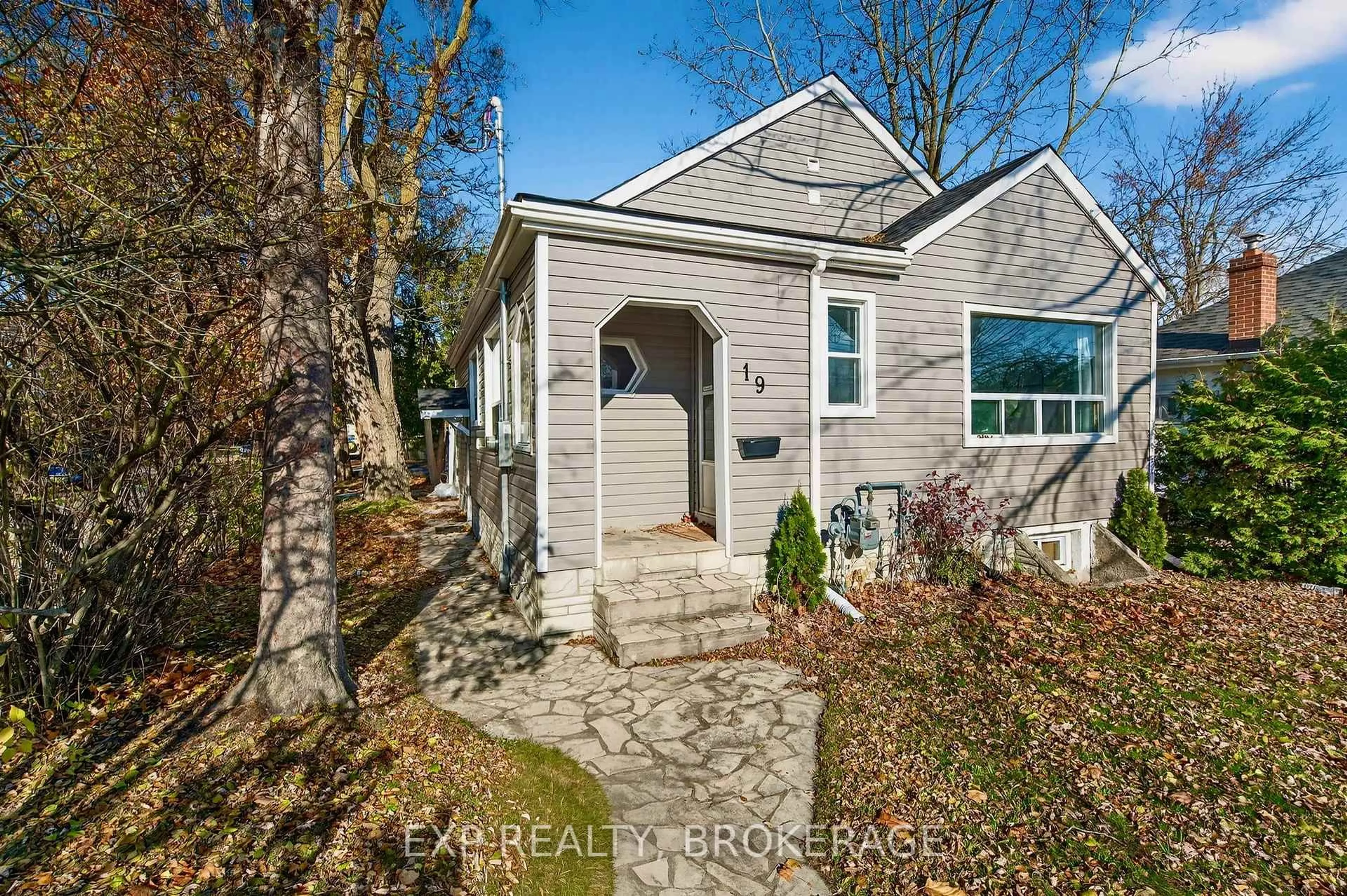 Home with brick exterior material, street for 19 Scott St, Kingston Ontario K7L 1L3