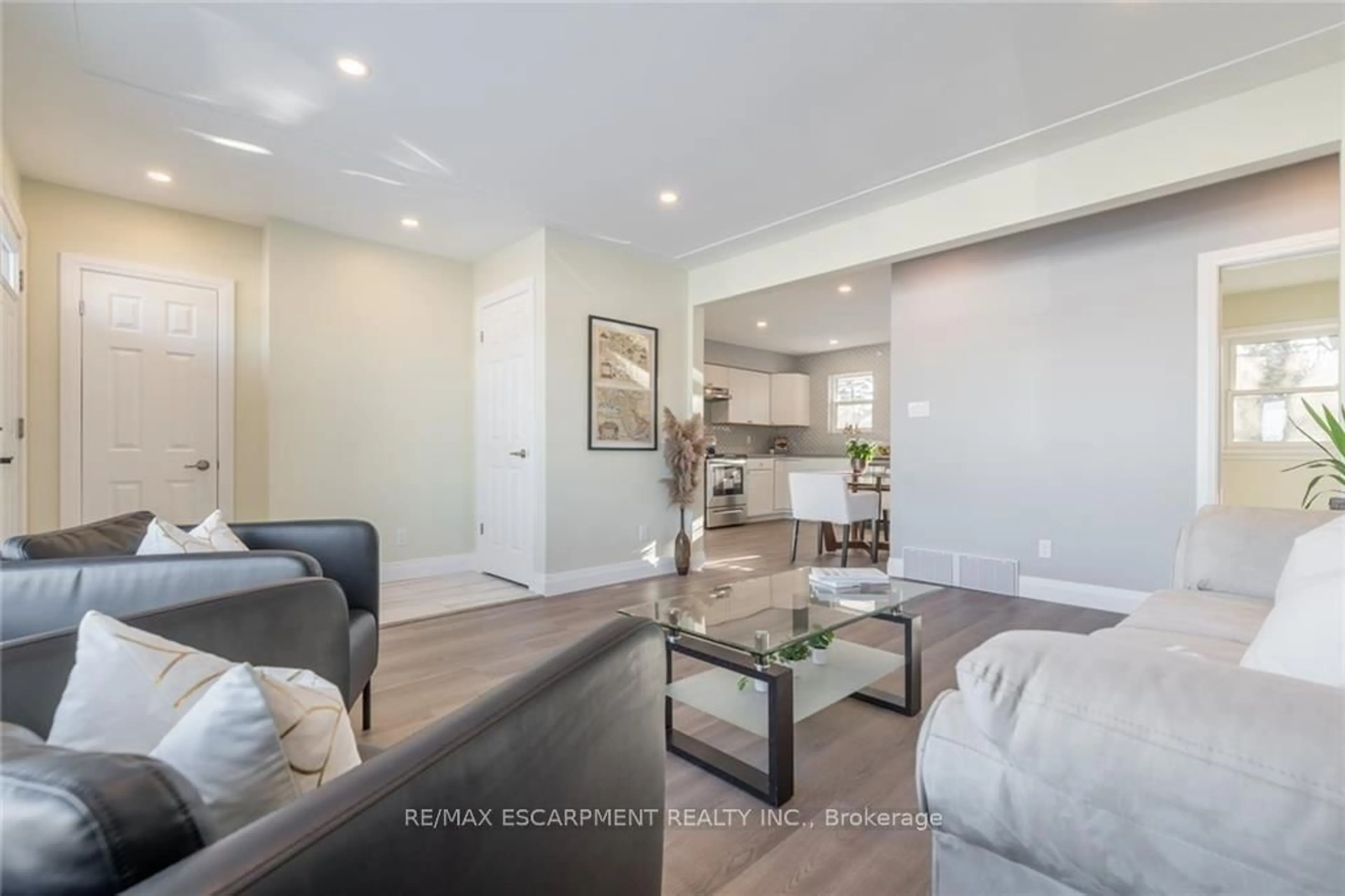 Living room with furniture, unknown for 58 Sandalwood Ave, Hamilton Ontario L8T 2E3