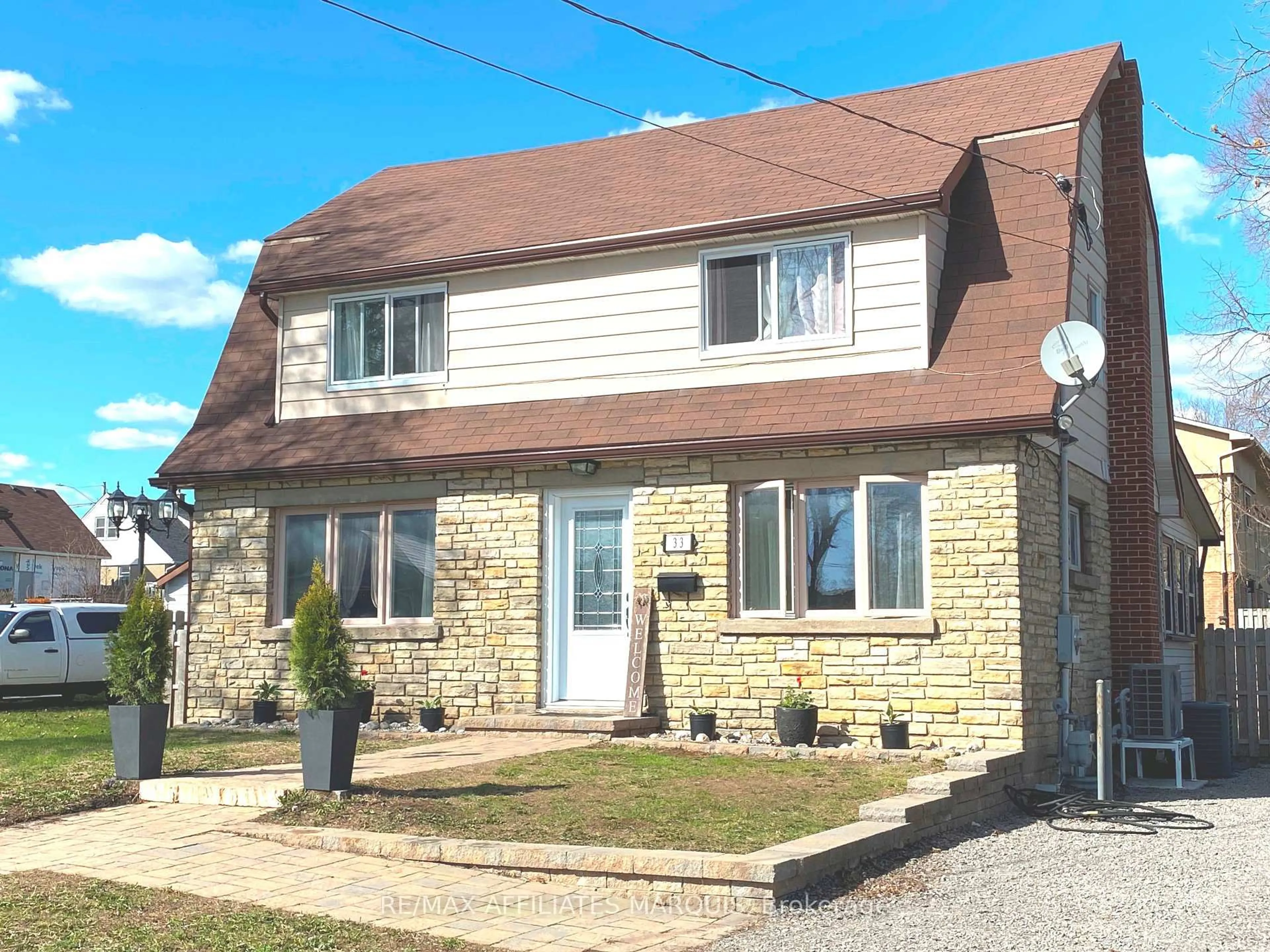 Unknown for 33 Mary St, Smiths Falls Ontario K7A 3R2