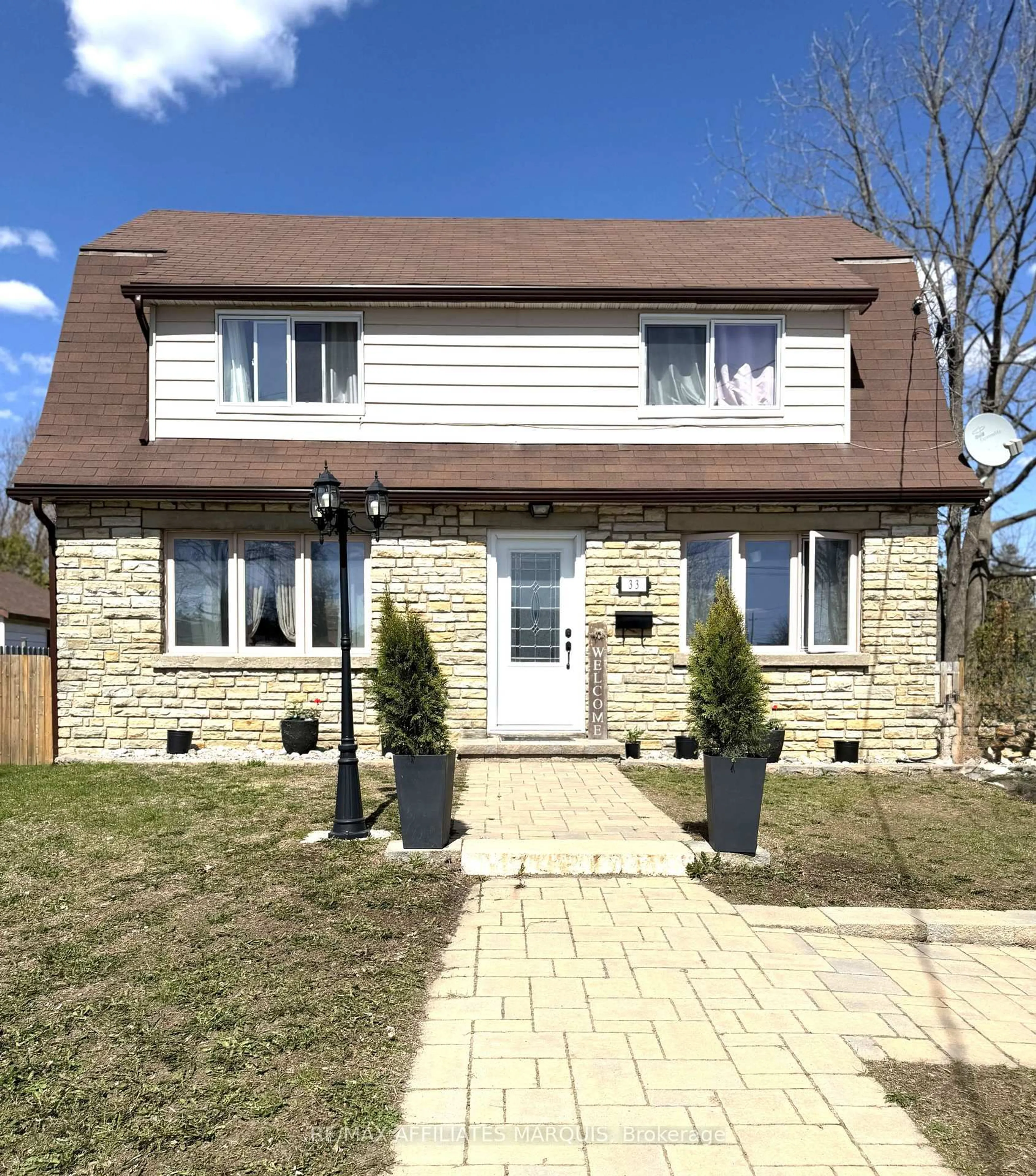 Home with brick exterior material, street for 33 Mary St, Smiths Falls Ontario K7A 3R2
