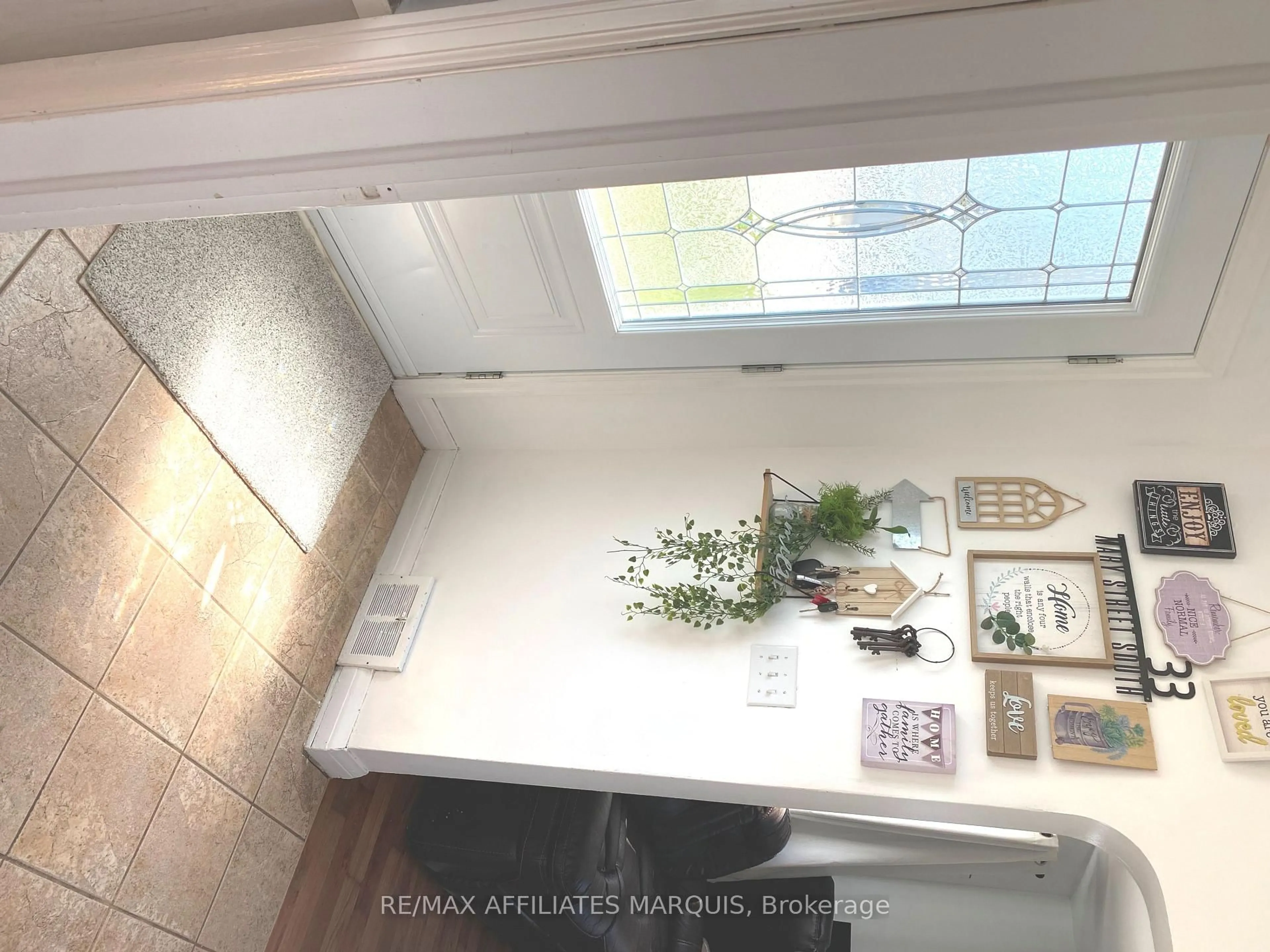 Unknown for 33 Mary St, Smiths Falls Ontario K7A 3R2