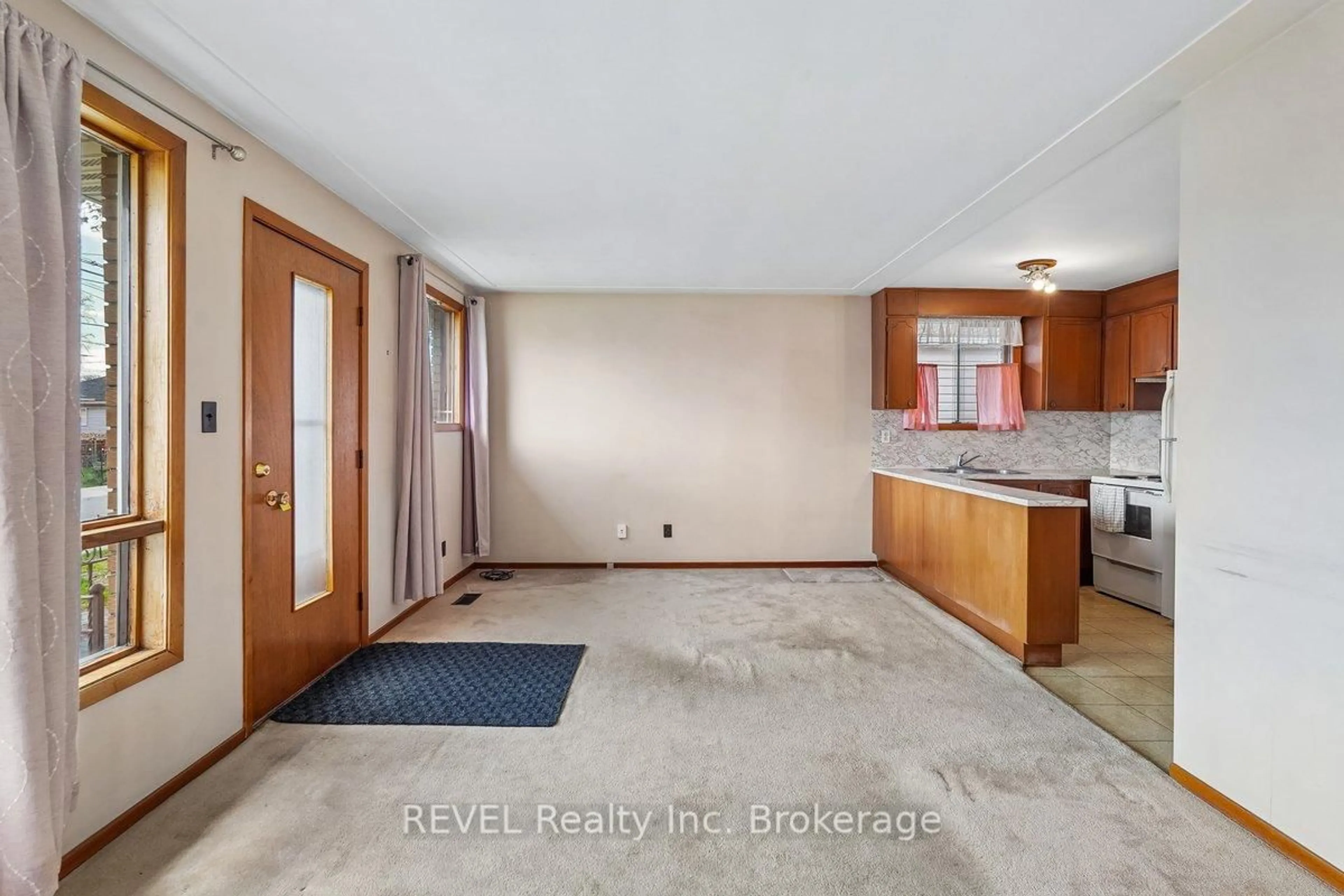 A pic of a room for 547 Quebec St, Hamilton Ontario L8H 6V3