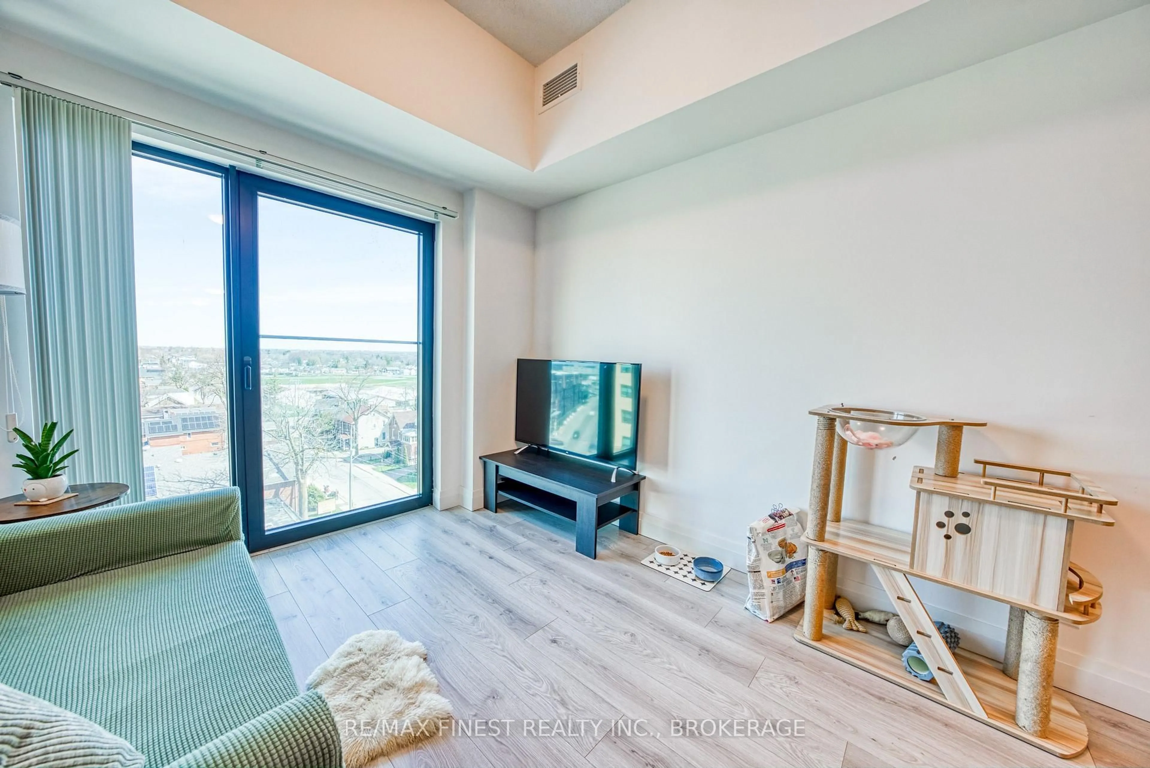 A pic of a room for 652 Princess St #815, Kingston Ontario K7L 3Z9