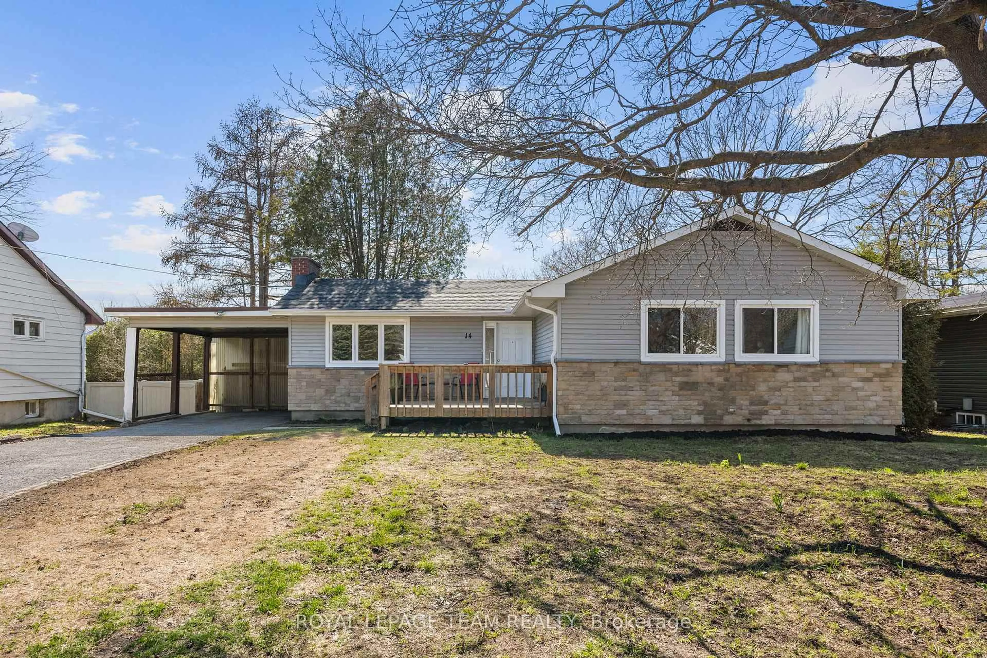 A pic from outside/outdoor area/front of a property/back of a property/a pic from drone, street for 14 Ferguson St, North Grenville Ontario K0G 1J0