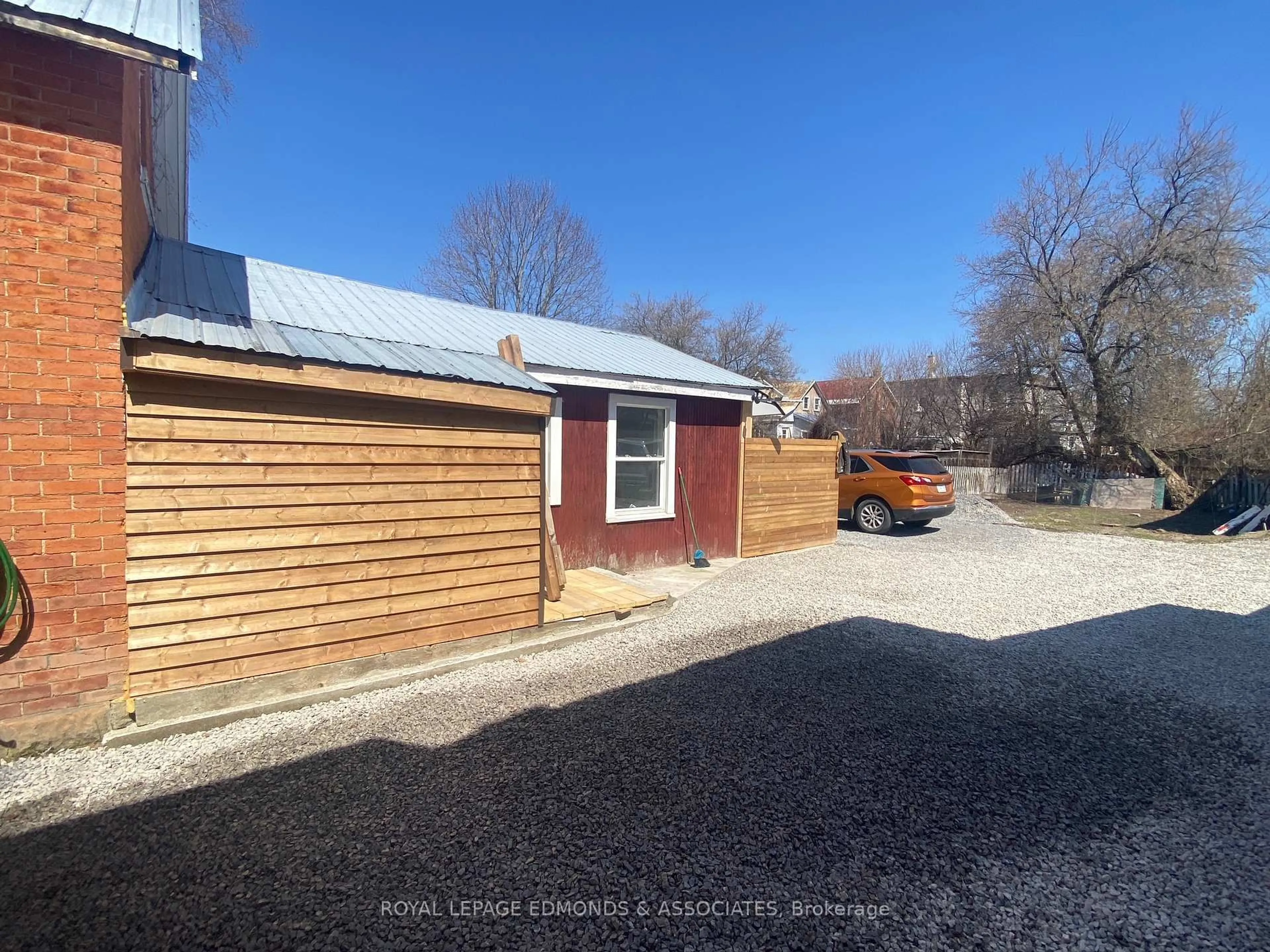 Unknown for 375 Christie St, Pembroke Ontario K8A 4R8