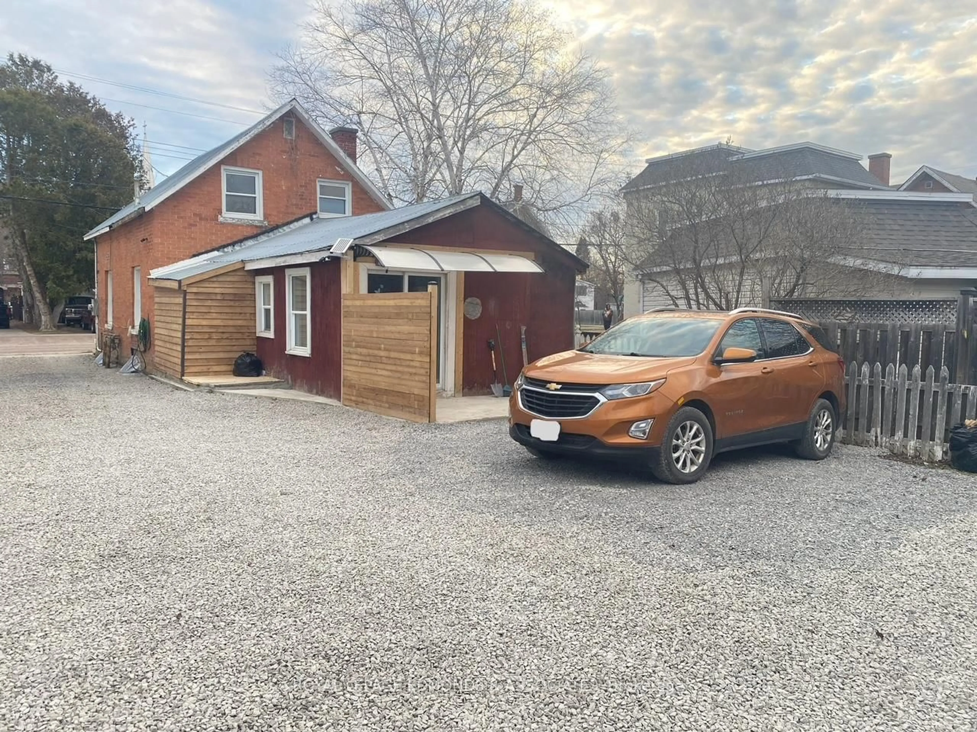 Indoor garage for 375 Christie St, Pembroke Ontario K8A 4R8