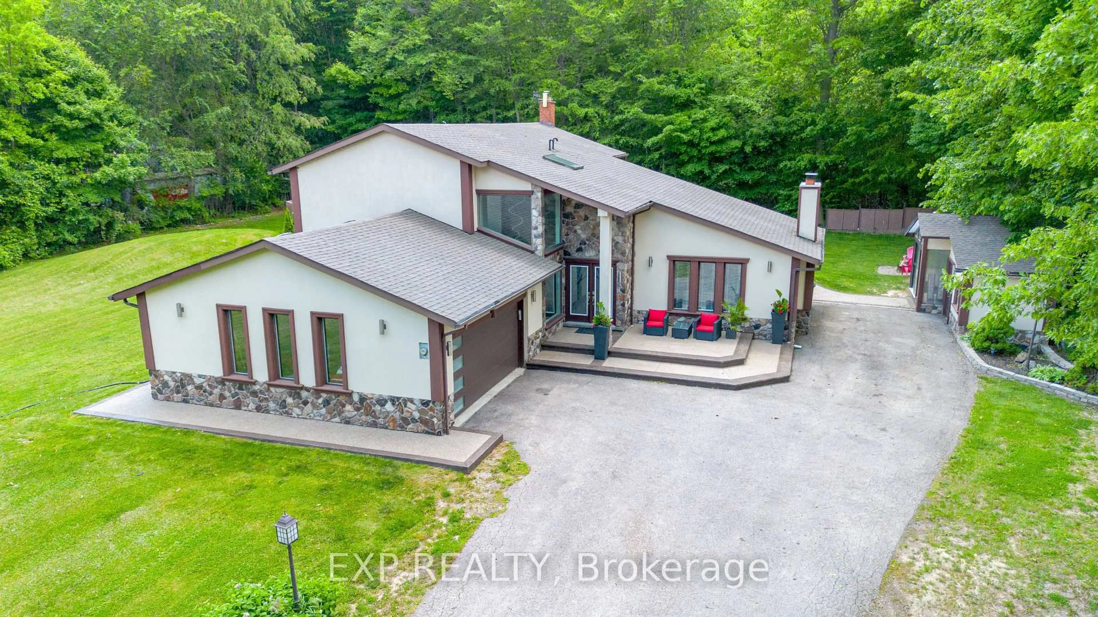 A pic from outside/outdoor area/front of a property/back of a property/a pic from drone, building for 3263 Guyatt Rd, Hamilton Ontario L0R 1P0