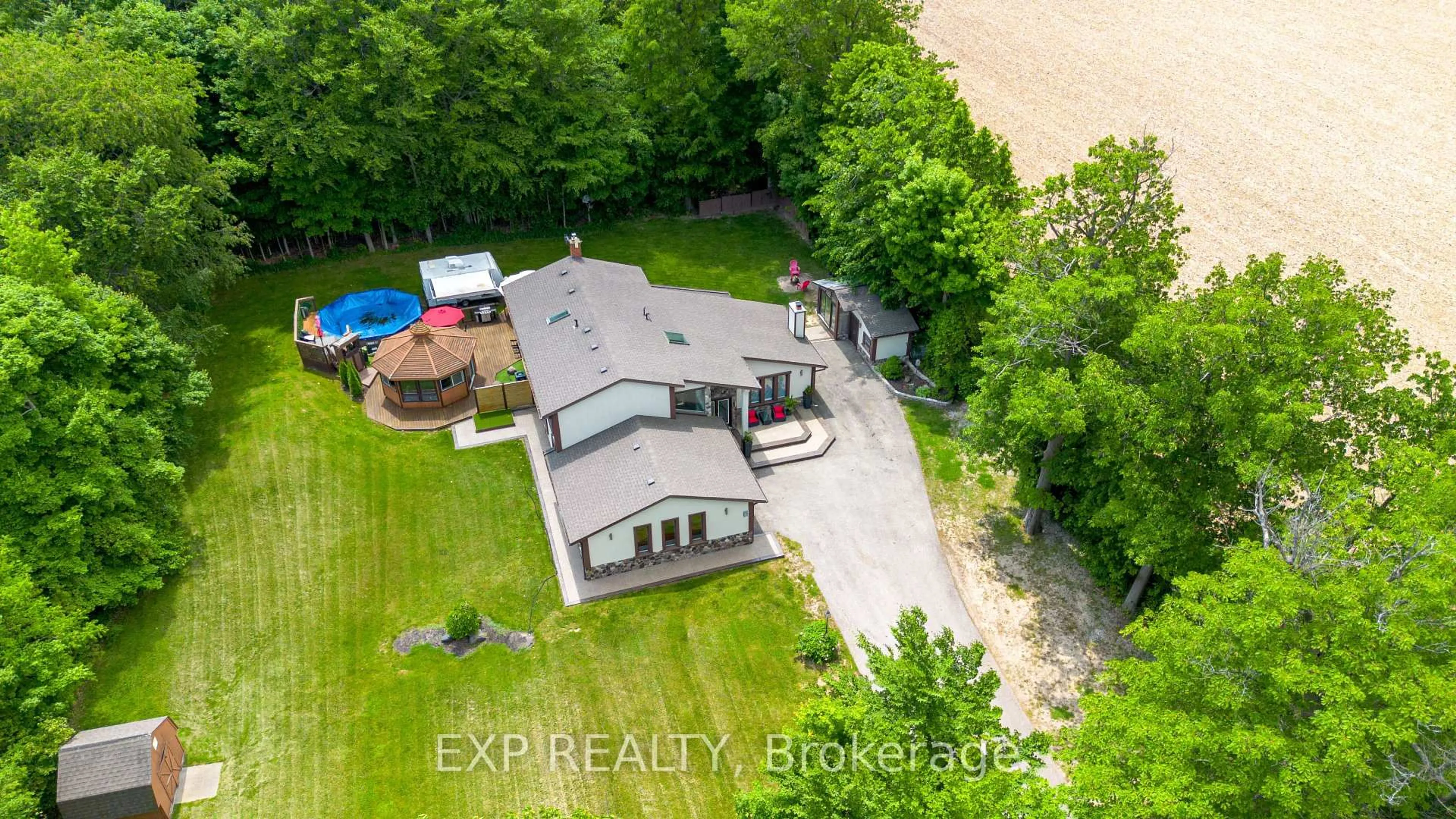 A pic from outside/outdoor area/front of a property/back of a property/a pic from drone, water/lake/river/ocean view for 3263 Guyatt Rd, Hamilton Ontario L0R 1P0