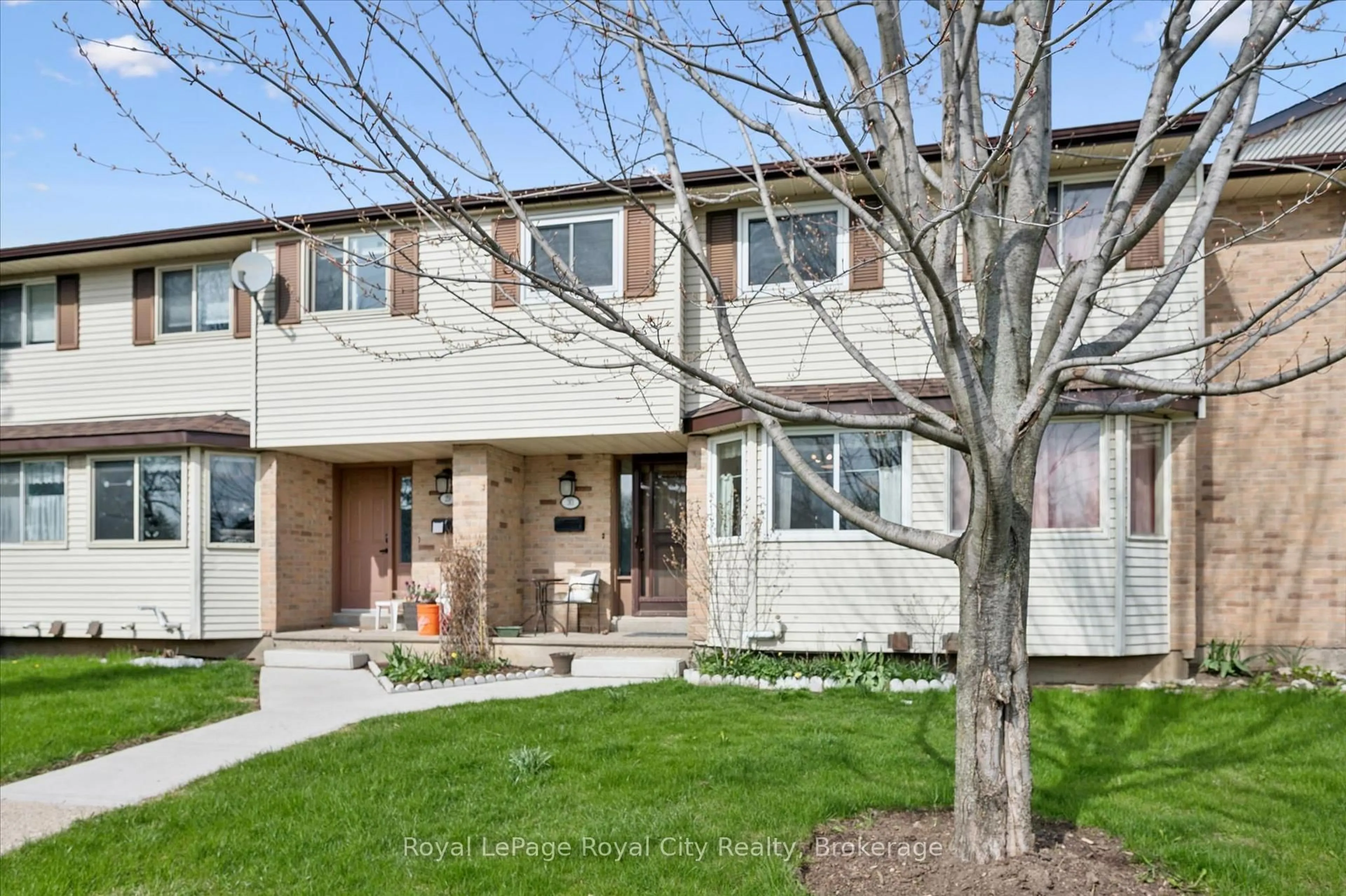 Home with brick exterior material, street for 40 Silvercreek Pkwy #30, Guelph Ontario N1H 7X5