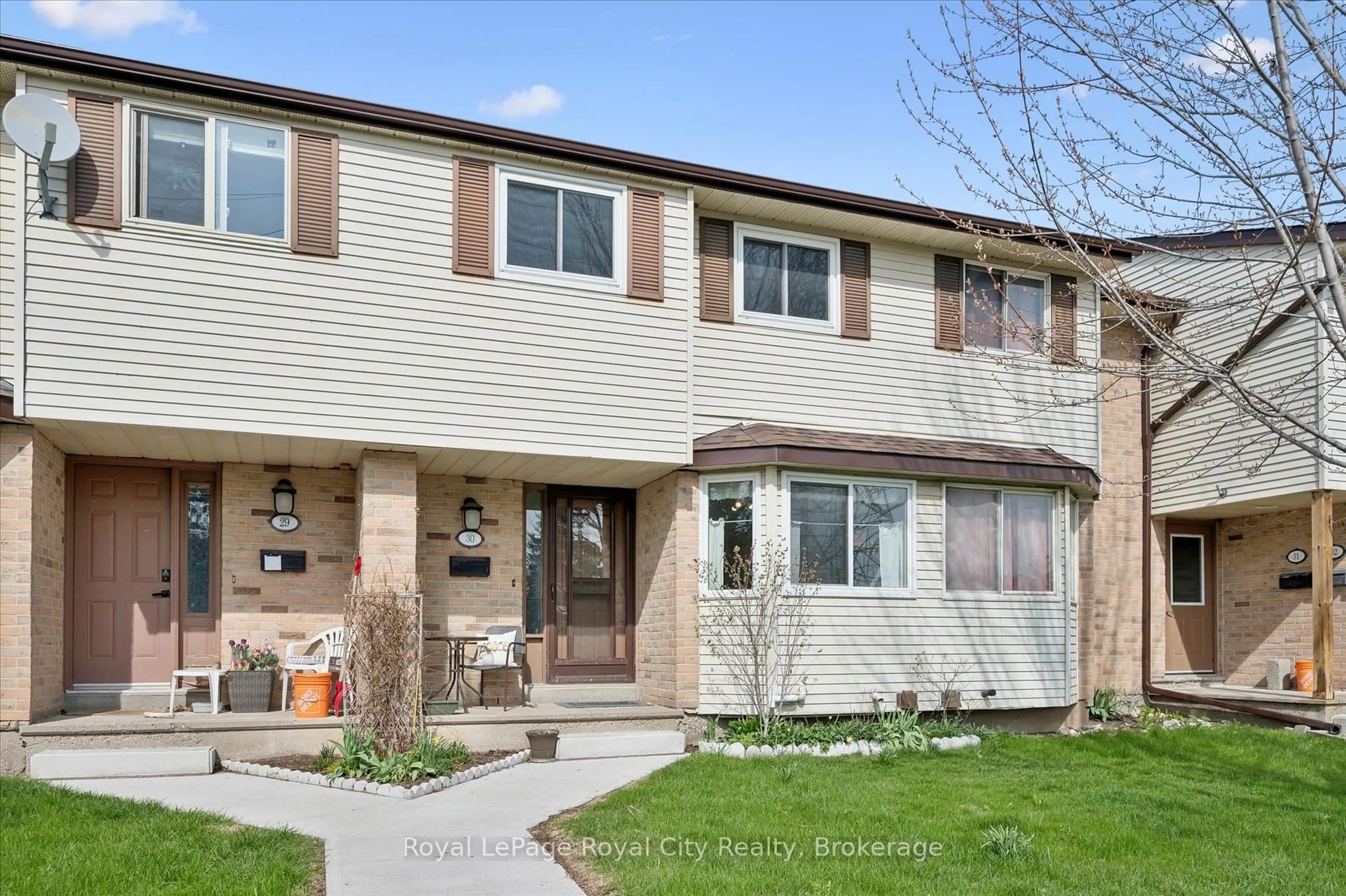 Home with brick exterior material, street for 40 Silvercreek Pkwy #30, Guelph Ontario N1H 7X5