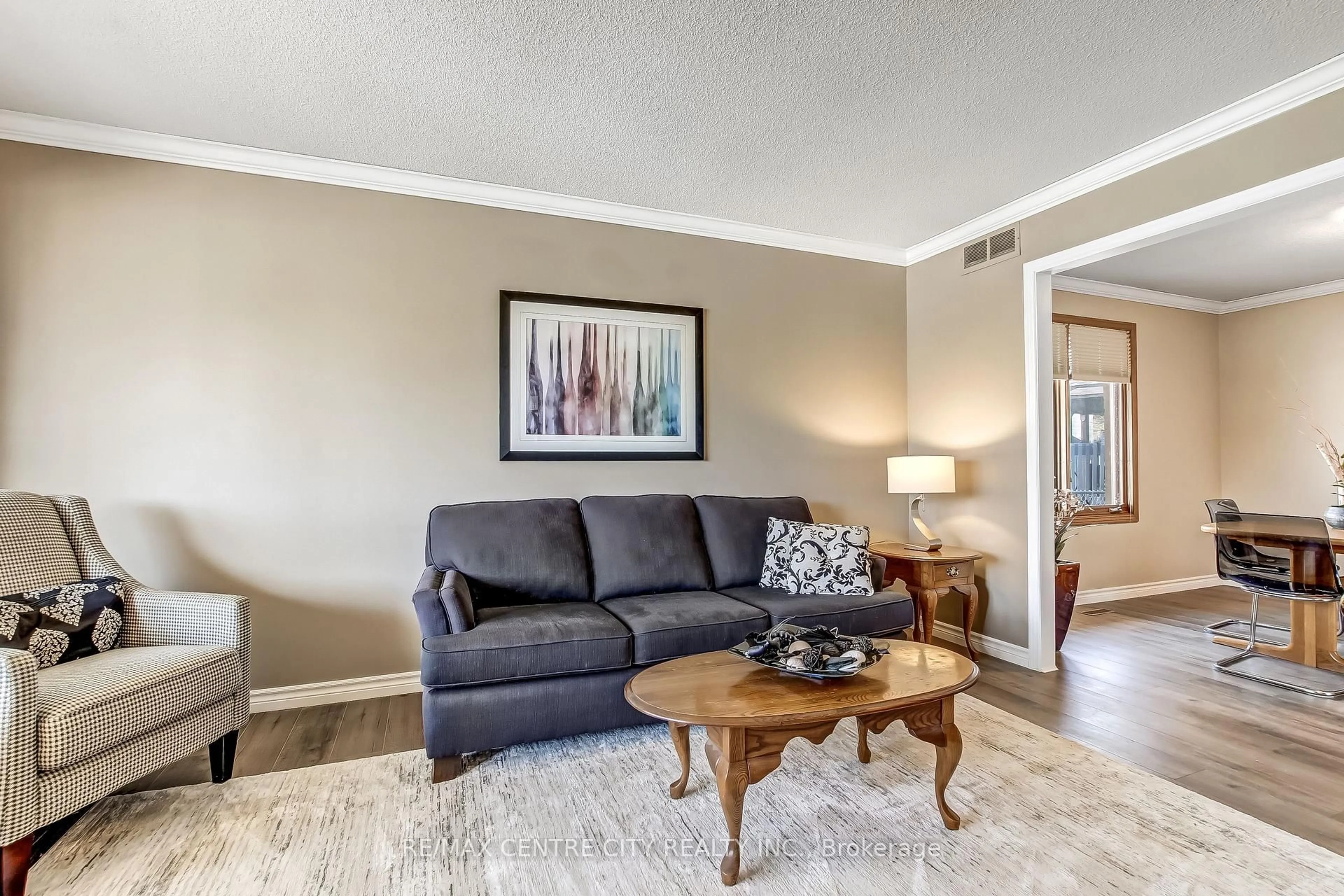 Living room with furniture, wood/laminate floor for 79 Ashley Cres, London South Ontario N6E 3P8